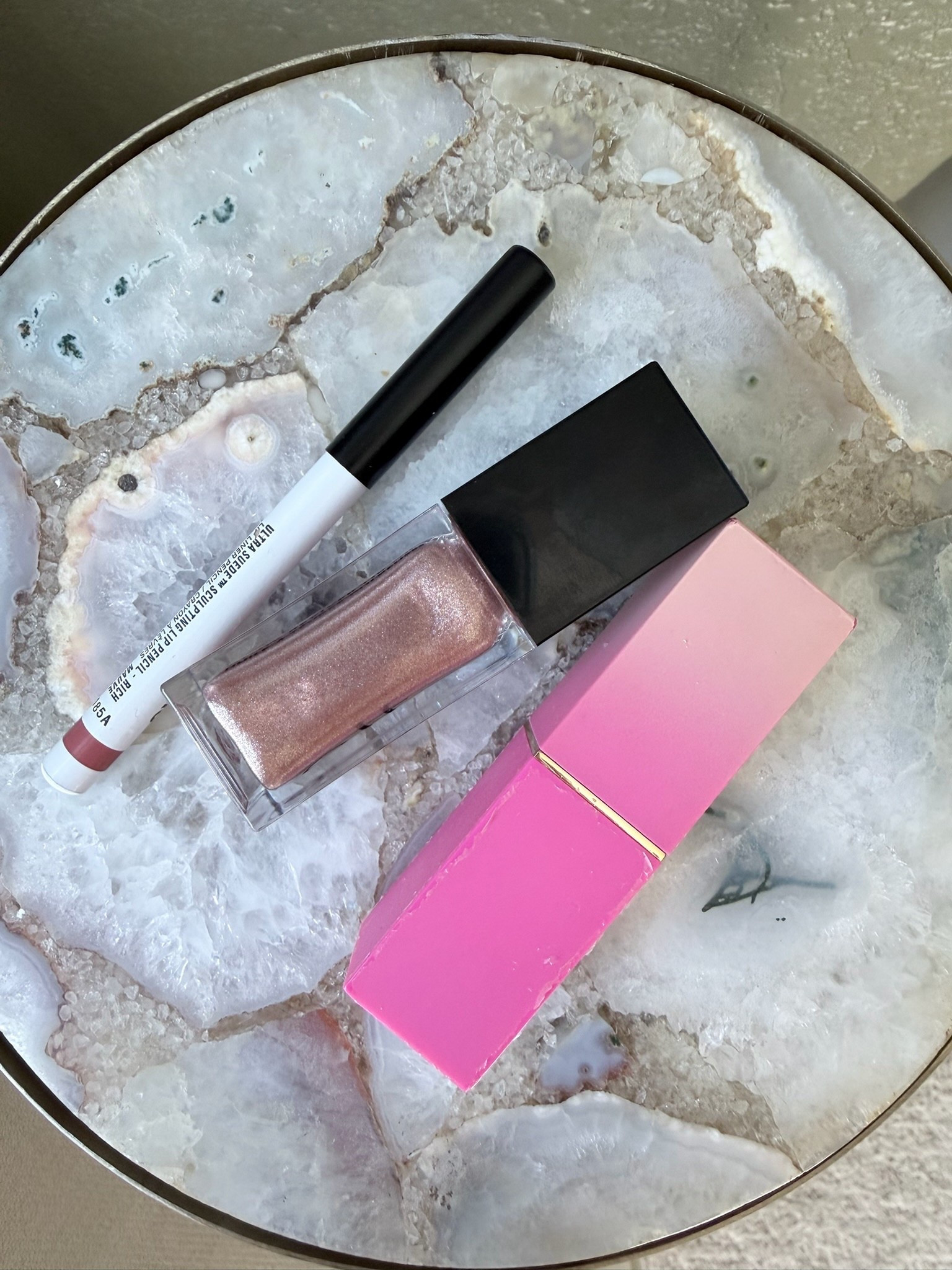 Recent lip Combo I’m loving!

Makeup by Mario Lip Pencil Rich Mauve 
Juvias Place lipstick- chic
Elf glow plumping- heavy metal 

#LTKFindsUnder50 #LTKBeauty