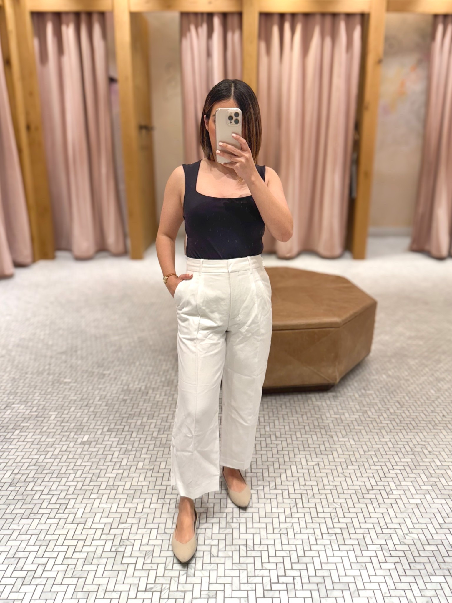 Black bodysuit is size M (run small so I sized up). White linen-blend pants are 6Us but I should have sized up to 8Us as they run small 

Flats are size 6US and are true to size 



For reference: 
I am 5’2” (158cms)
129lbs (58 kgs)

#LTKStyleTip #LTKPetite #LTKSeasonal
