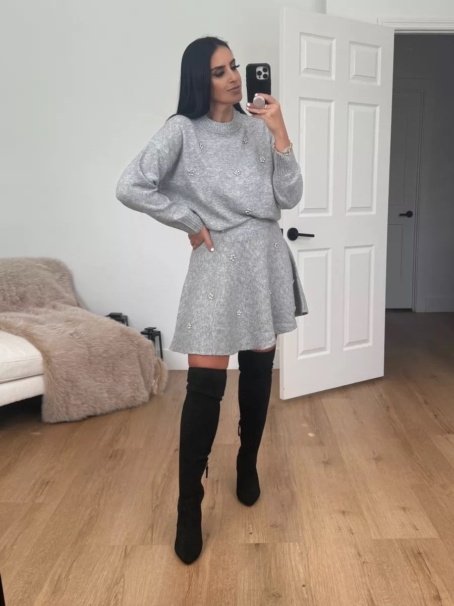
Free Assembly Women's Embellished Mock Neck Sweater with Long Sleeves wearing size small. Free Assembly Women's Embellished Mini Sweater Skirt wearing size small now $18 originally $25

