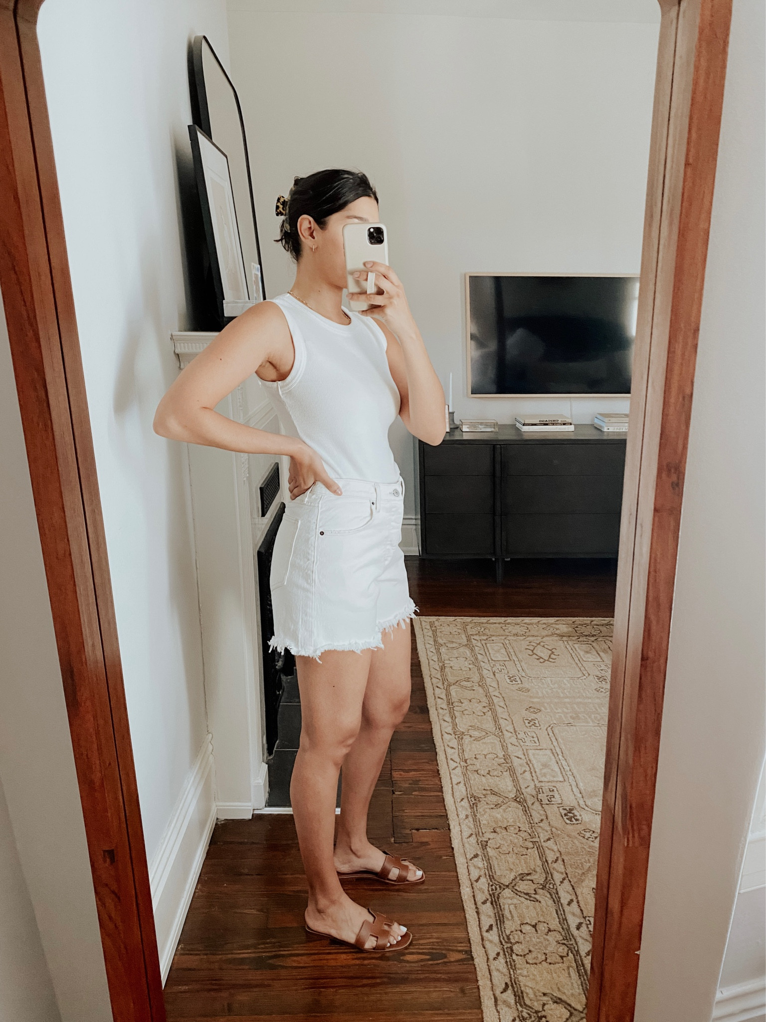 Long shorts comparable to AGolde parker - I sized up for a loose fit 

#LTKFind #LTKunder50 #LTKstyletip