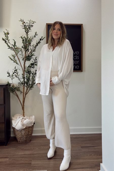 Wearing a large in top & bottoms! 
Exact shoes are no longer available- linked similar options! 

Thanksgiving outfit idea, comfy thanksgiving outfit, tall fashion, all white outfit 