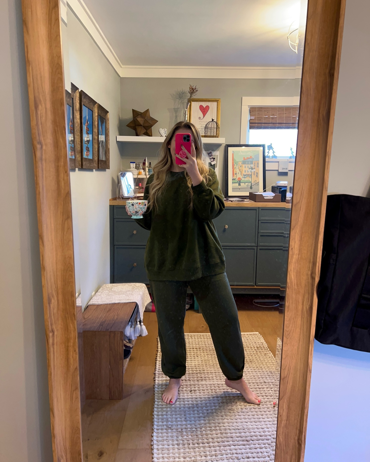 You need this loungewear set / sweatsuit 

True to size - top XL / bottom L

#LTKSeasonal #LTKGiftGuide #LTKCyberWeek