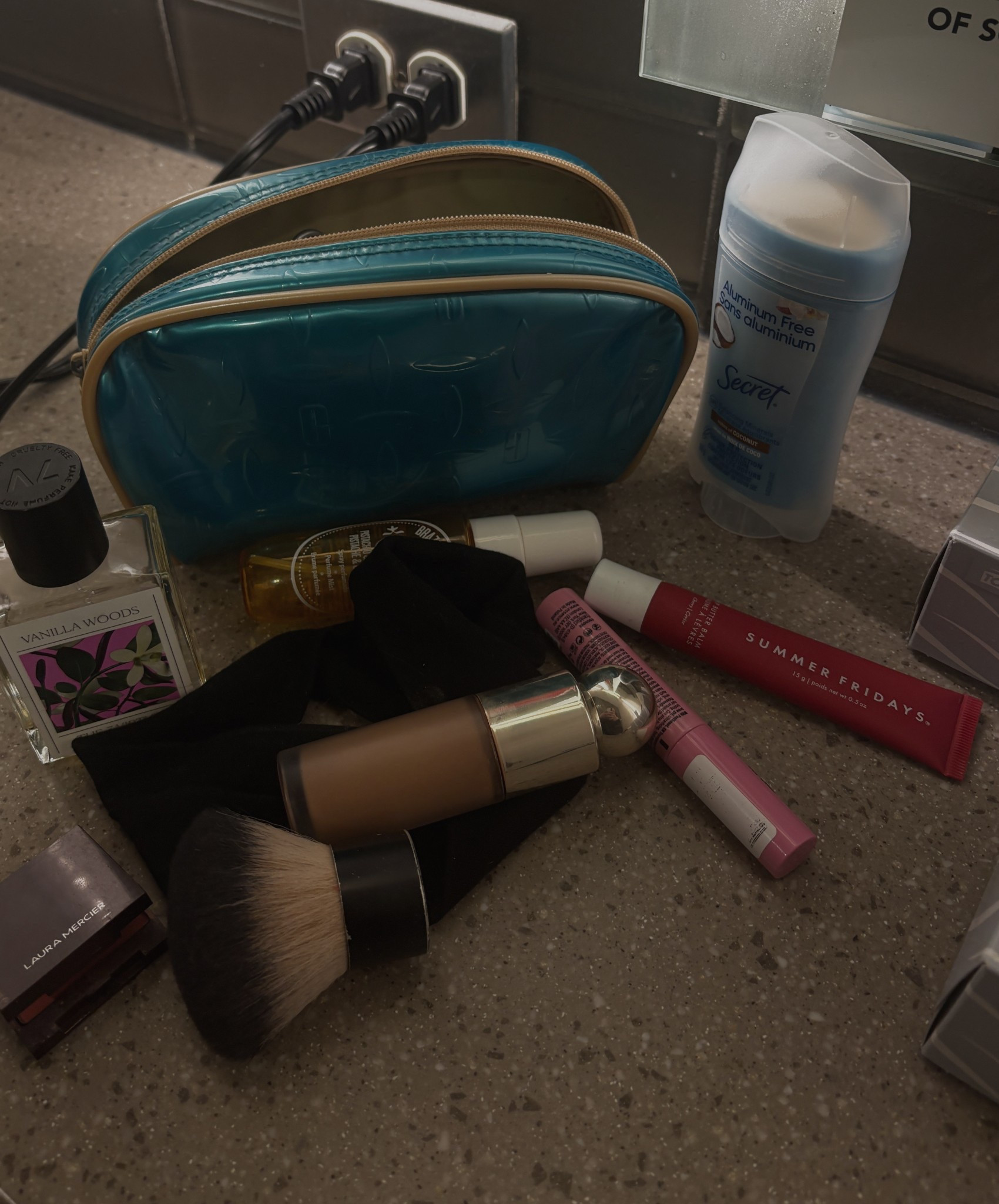 Post - workout makeup refresh 

Post-workout makeup refresh essentials 💦💄
What I keep in my gym bag to quickly refresh after a workout; lightweight base products, hydrating lip formulas, and easy touch-ups that don’t feel heavy on post-gym skin.
Shop my go-to post-workout beauty essentials below; perfect for gym girls, busy days, and on-the-go touch-ups.

post workout makeup • gym bag beauty • makeup refresh • gym girl essentials • lightweight makeup • on the go beauty • sweat friendly makeup • everyday makeup routine


#LTKsale #LTKwinter #LTKbeauty