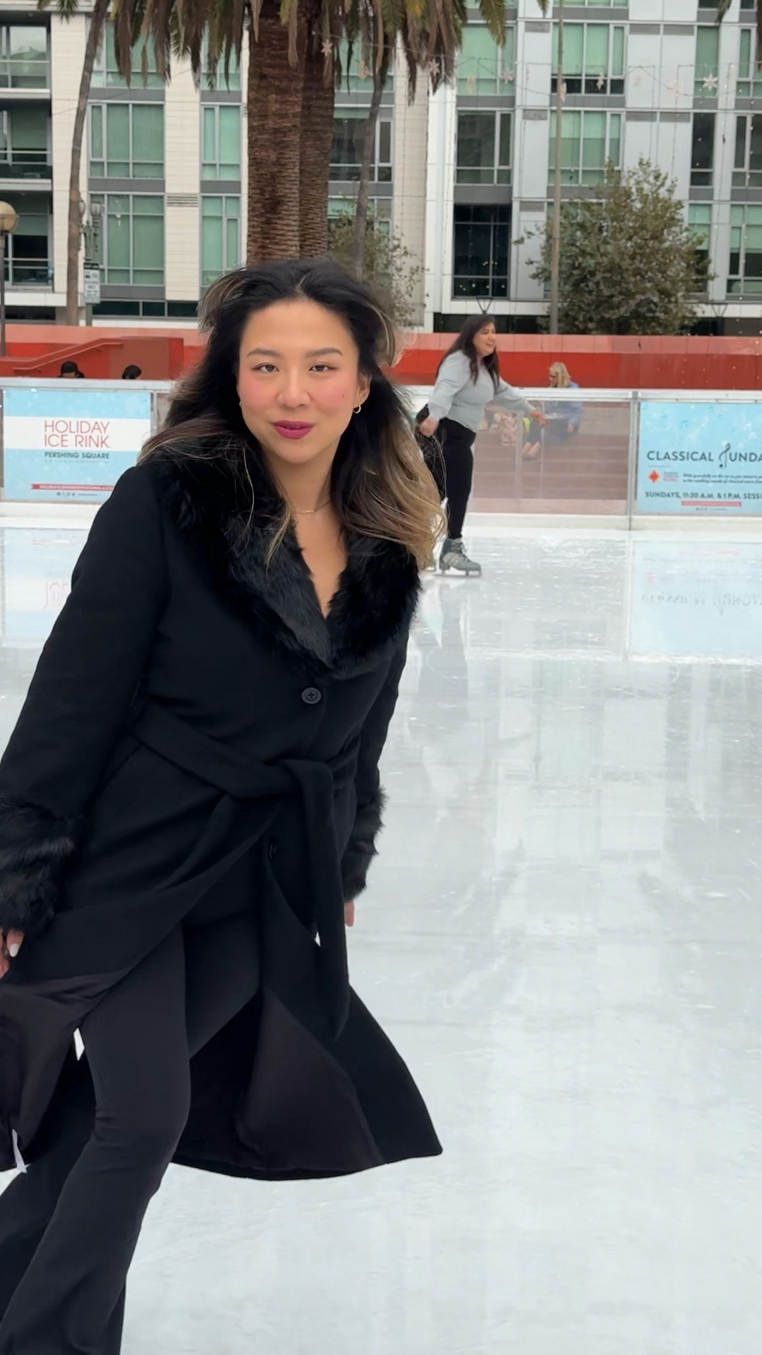 fuzy black coat 💋
