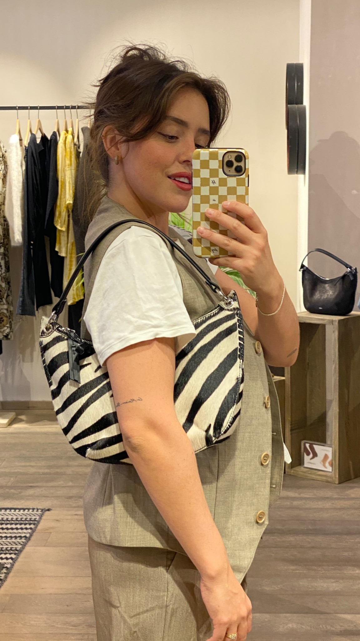 Craquage sur ce sac Ba&sh Paris. Statement piece pour l’automne!

#LTKeurope #LTKfit #LTKSeasonal