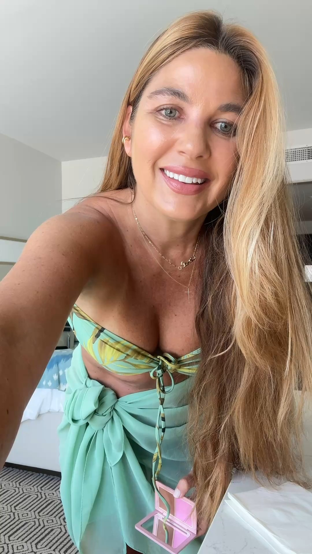 Blush is Westman Atelier Tulle&Truffle 
Foundation: Maxine’s Revenge French Face in medium sand and medium deep sand over Revision SPF. Lip is D&G brownie nude lip liner + Armani 503 lipstick 
Hair is Académie Hair Sea Glass 
