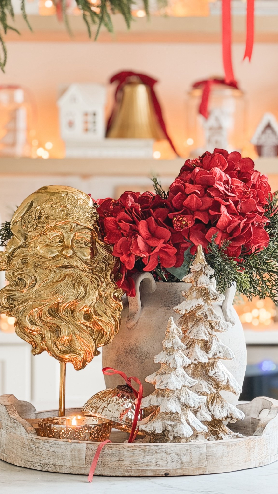 A beautiful Christmas centerpiece with @Wayfair, this gold Santa it’s just stunning 🤩 #ad #wayfairpartner #wayfairhome 