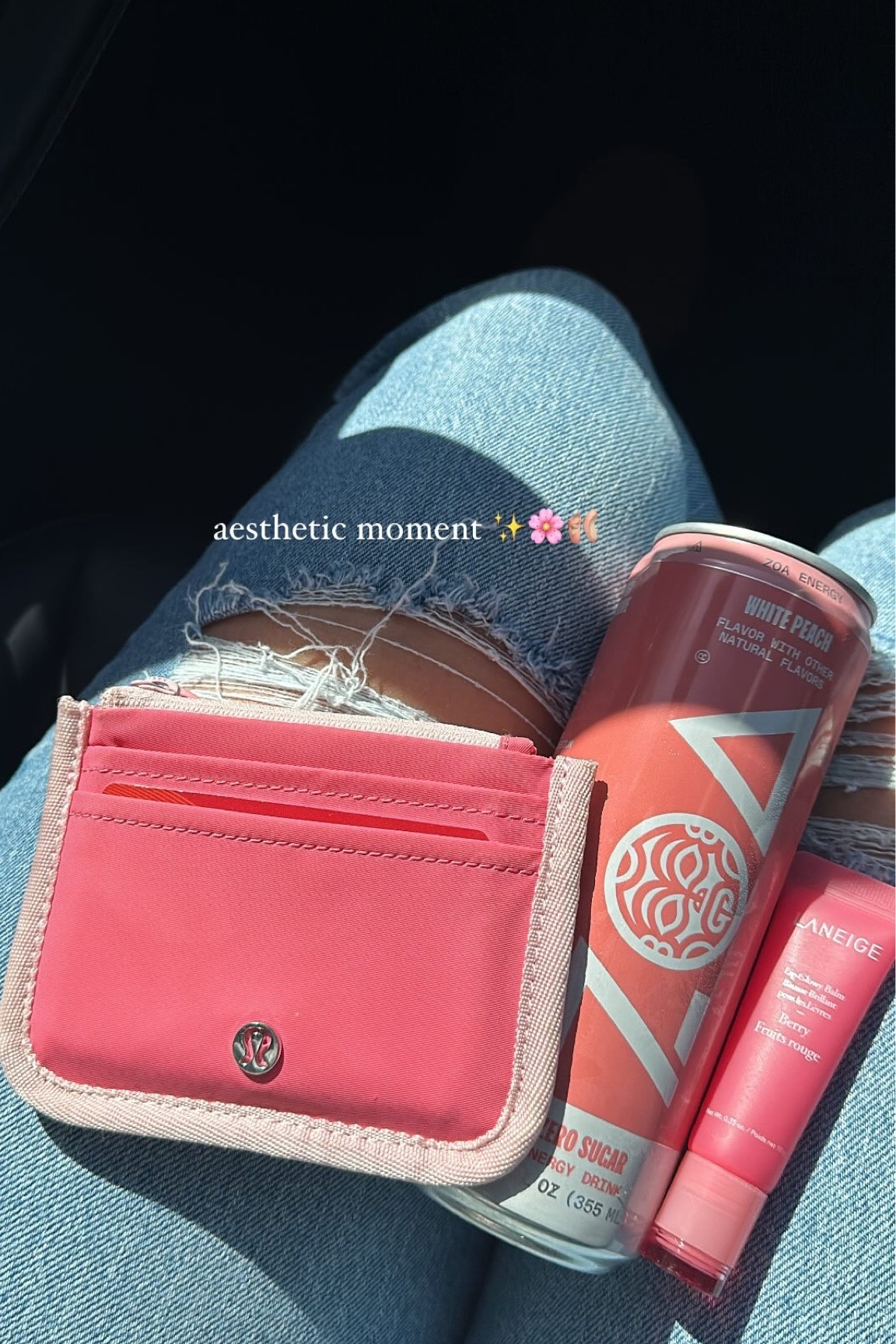 I recently downsized my life and this wallet is the perfect fix. If you’re looking for a MOISTURIZING lip balm this is it. 🌸✨