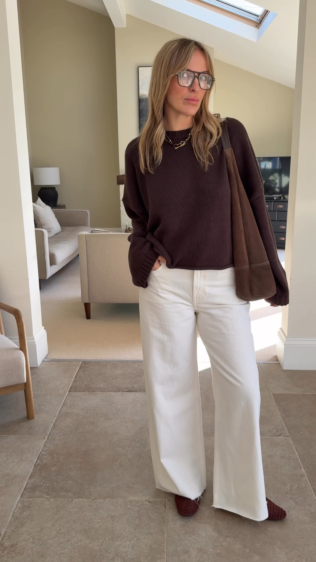Off duty styling , bringing a little spring lift with those white jeans . 
Currently on Sale with @abercrombie and you can save an extra 15% with the code AFCLARE at checkout 

I wear a 30 regular with flat shoes. 
Jumper I wear a medium 
T shirt a large 

Necklace - decadorn and old missoma 

#LTKjeans #LTKsale #LTKspring