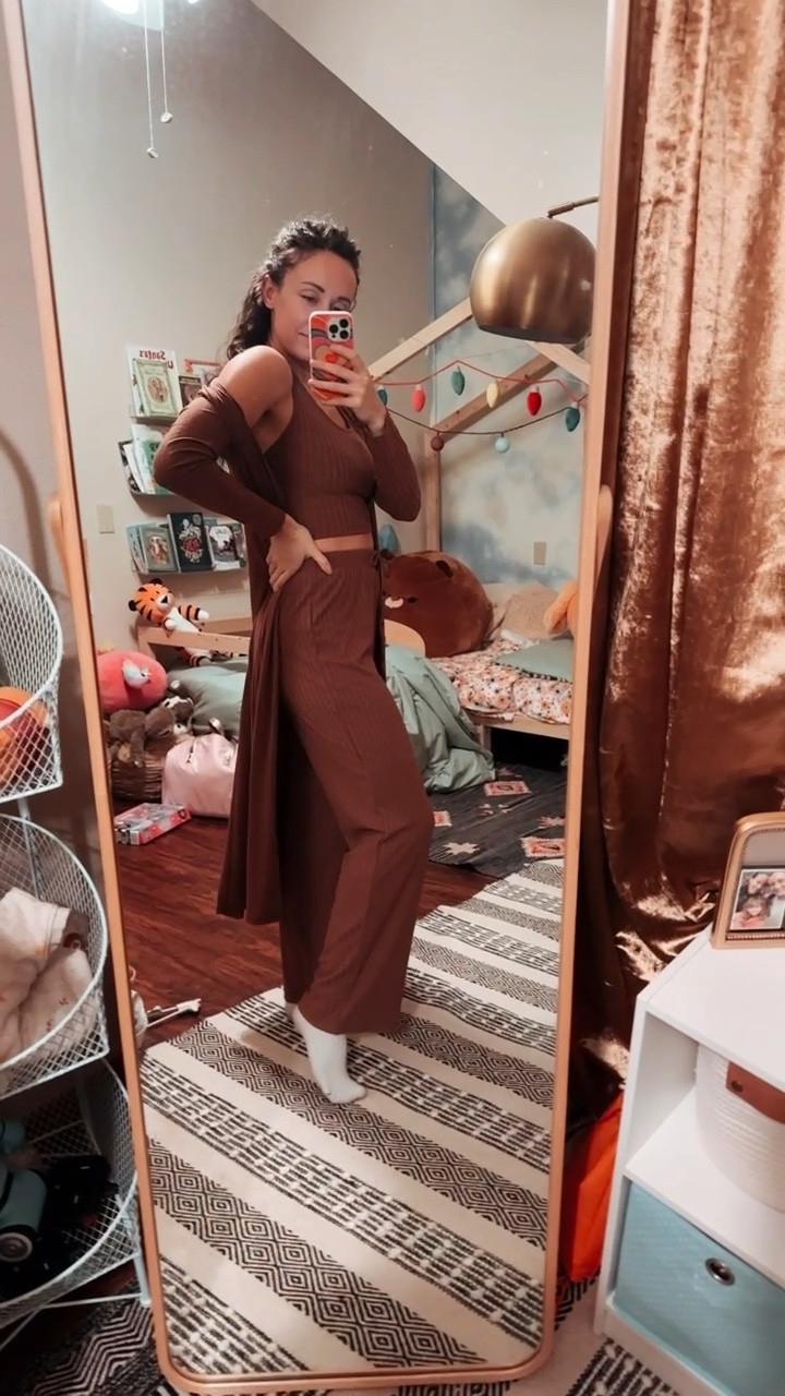 The dreamiest of dream lounge sets, I found on Amazon! Will be wearing as pajamas and then dressing it up for lunch with the girls. OBSESSED!


#3pieceset #neutralaesthetic #loungewear #athleisure #amazonfashion #amazonfinds #pajamas #matchingpajamas

#LTKFind #LTKfit #LTKunder50