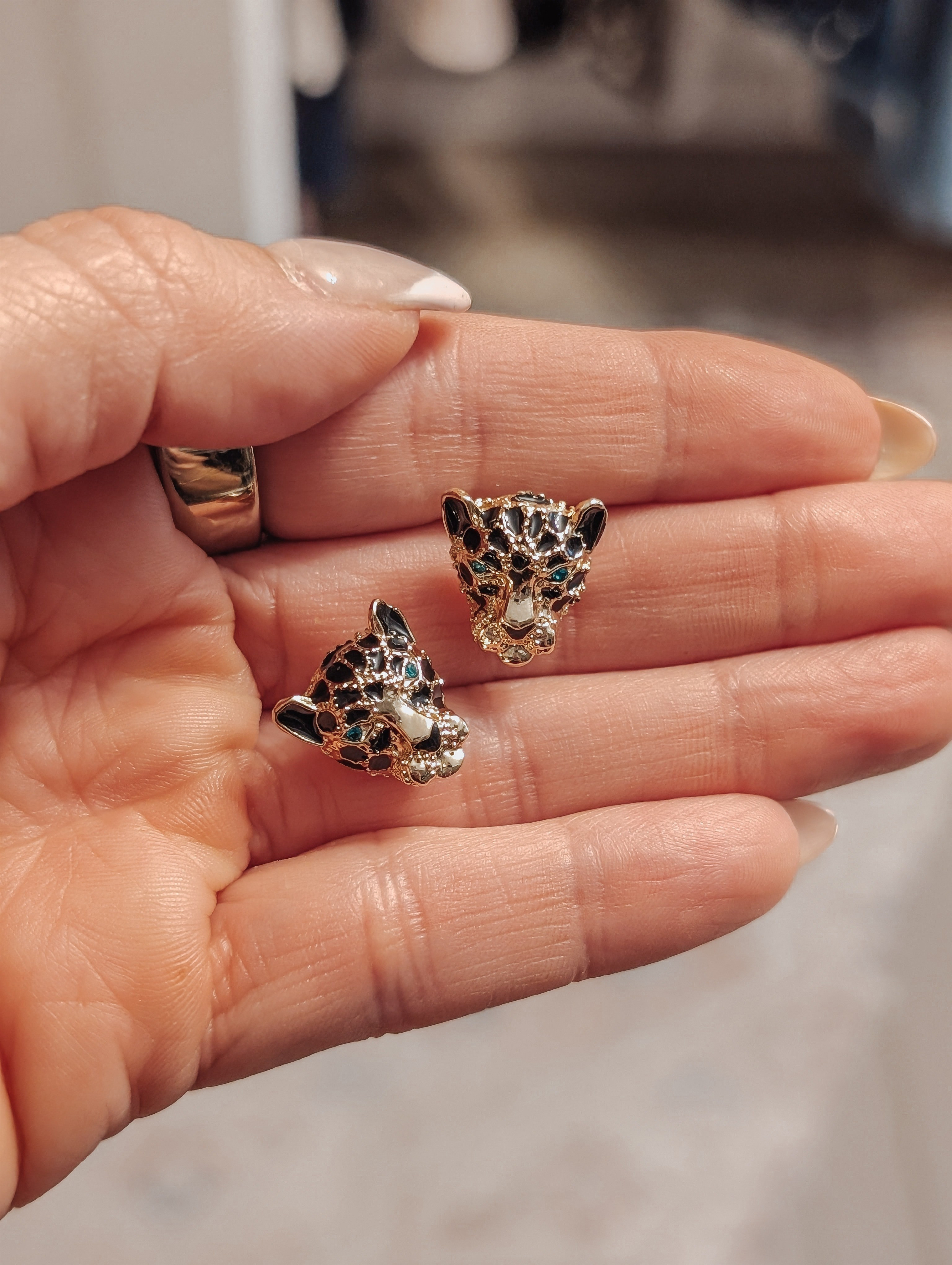 Adore these ridiculously affordable leopard studs!

#LTKdayinmylife #LTKootd