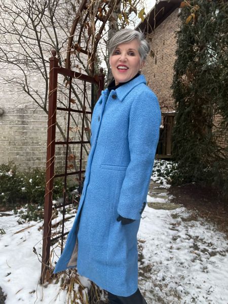 Pretty A-line @jcrew coat.  I’m wearing a size 8 and it’s a bit big.  The coat is lined and lovely!  Fabric is a boucle wool blend!
#classicstyle
#winterlooks
#wintercoats
#ladylikelooks