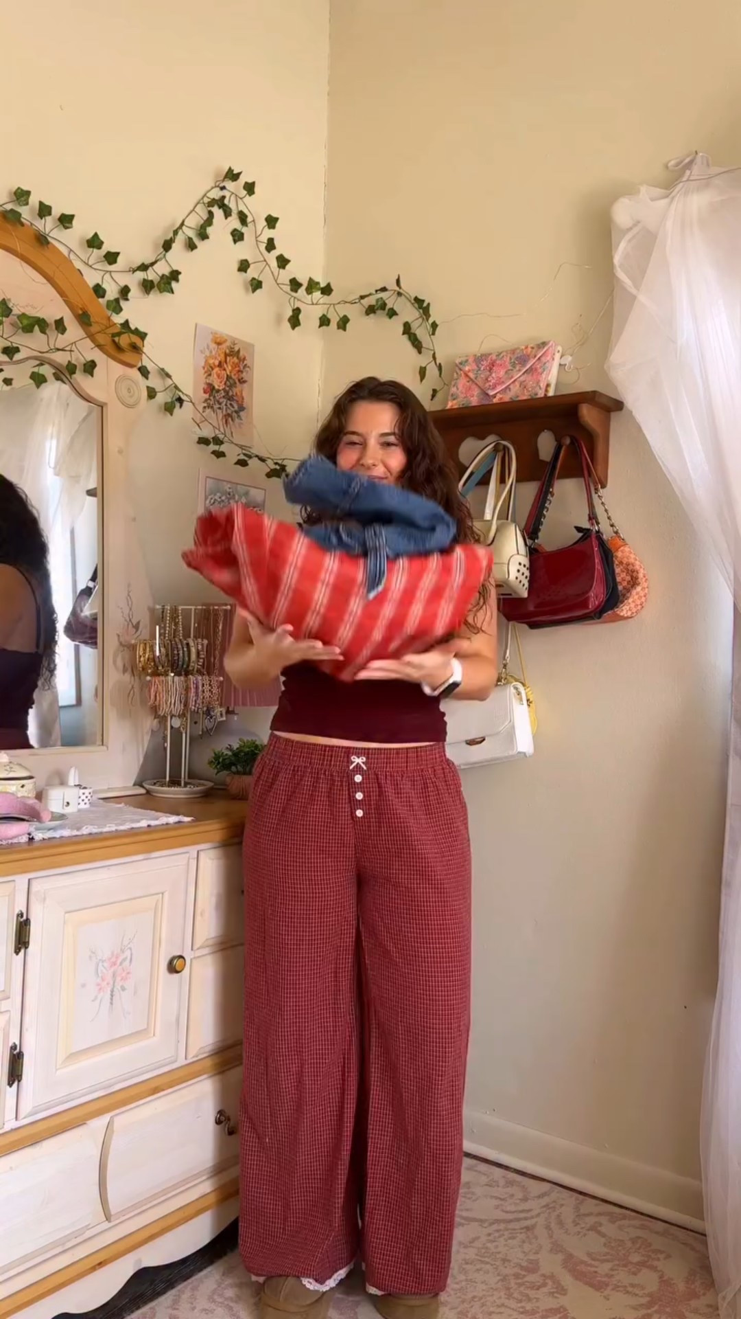 Let’s re-create a Pinterest outfit for Valentine’s Day! ❤️🌹
Skirt @shopcider 
Tank @brandymelvilleusa 
Vest @americaneagle 
#valentinesday #outfitinspiration #pinterestoutfit #fashioninspo #outfitideas