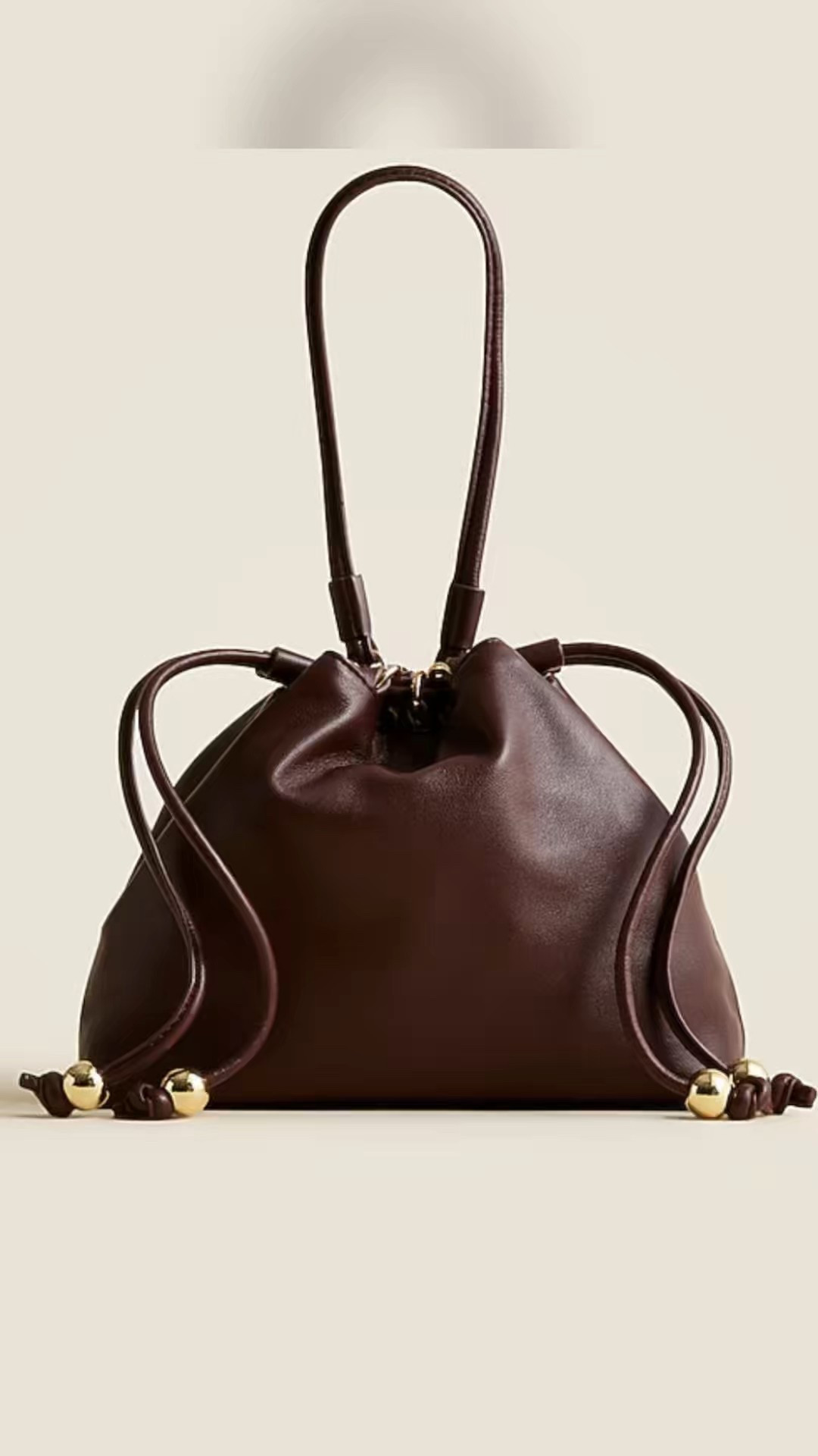 Drawstring pouch bag in leather

🔗https://bit.ly/RBHOUSEWIFE 
RealBoringHousewife on LTK
👉🏽Follow
🛎️Subscribe
💋Make your Wishlist

#LTKSeasonal #LTKSaleAlert #LTKFindsUnder100