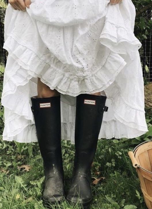 Hunter boots outfit idea | white maxi dresses 

#LTKFamily #LTKStyleTip #LTKShoeCrush