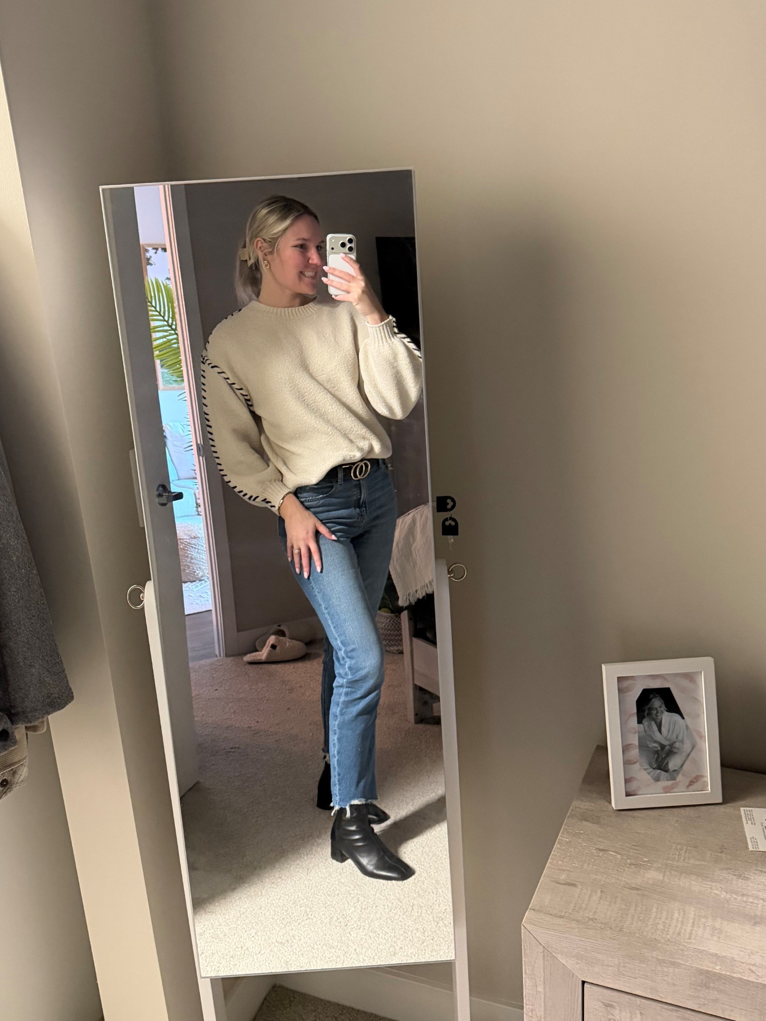 Sweater, American Eagle Jeans, and Black Leather Boots is all you need for a cute winter outfit ✨

#LTKWorkwear #LTKSeasonal #LTKootd