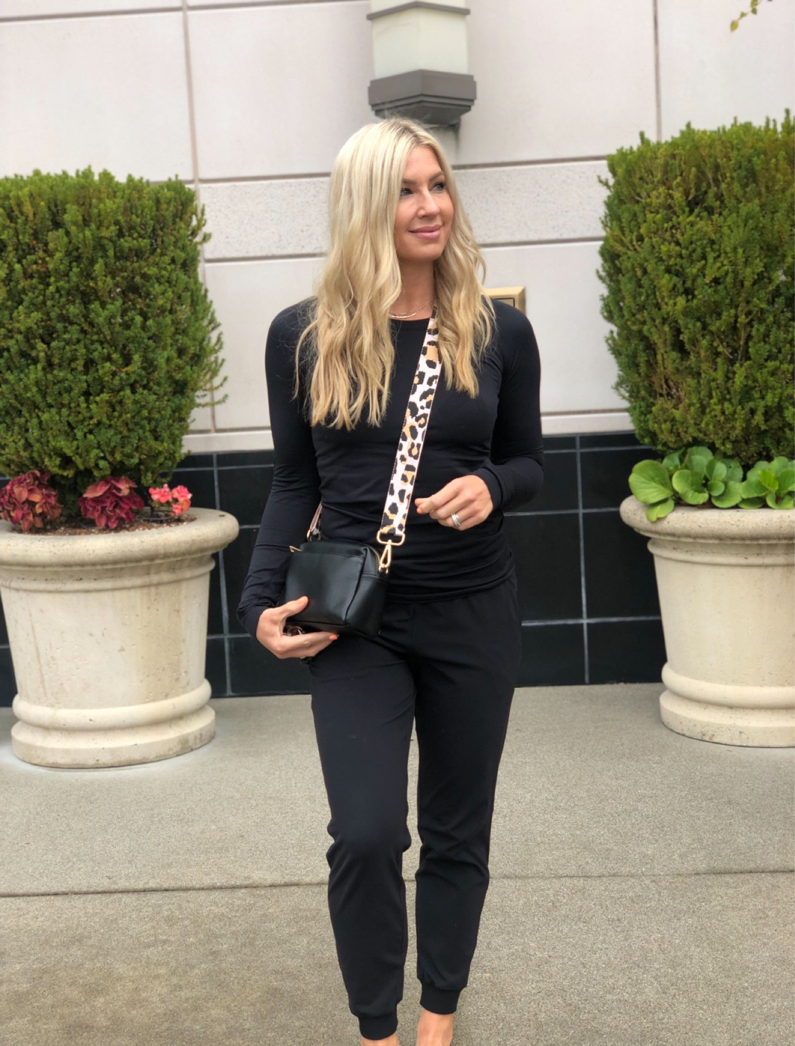 Mom uniform 
Joggers 
Lululemon top 
Amazon bag / leopard print strap 

#LTKFindsUnder100 #LTKFindsUnder50 #LTKOver40