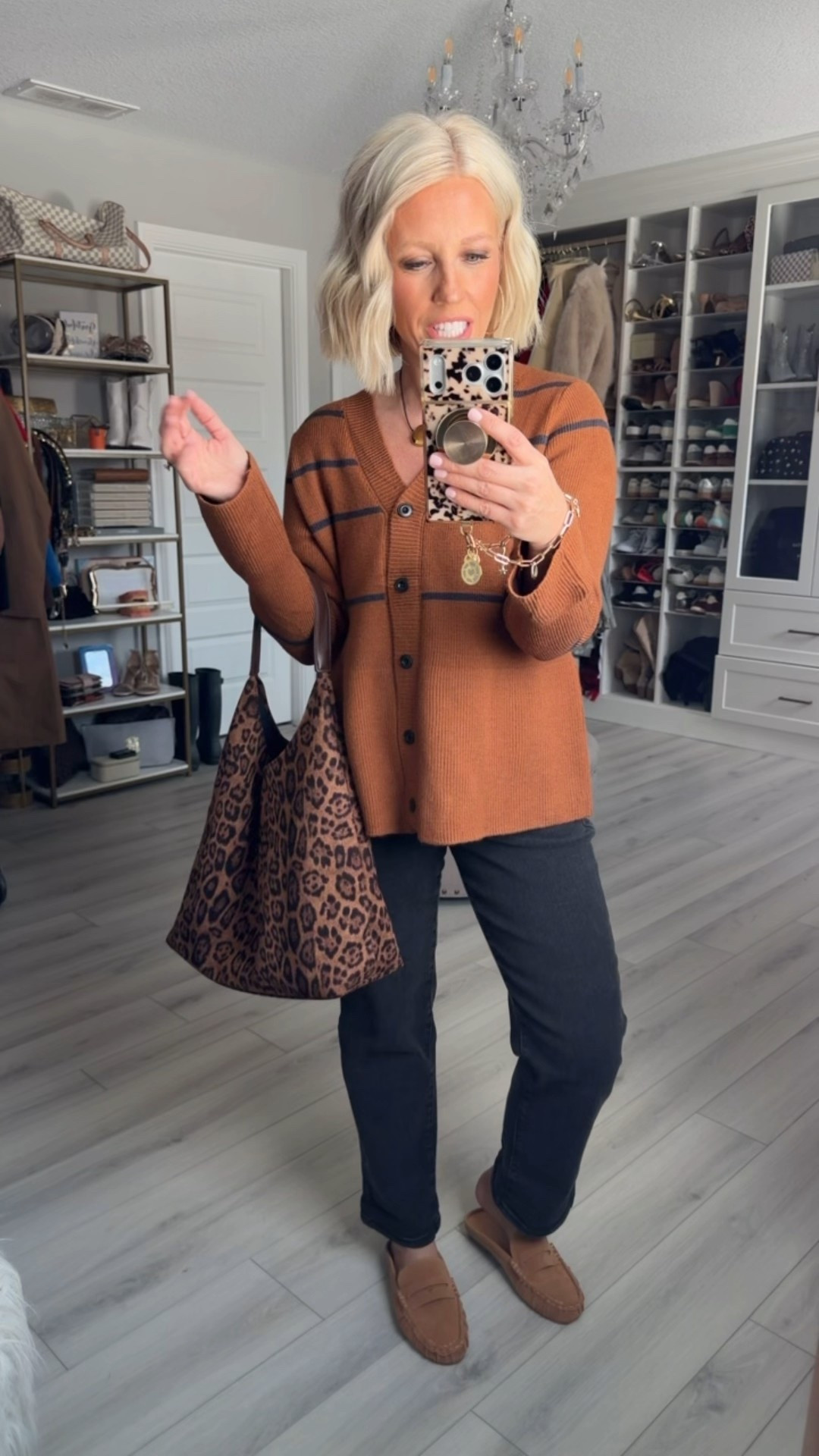 I love this cardigan with a little flare!!! Great quality and great colors!!
⬇️⬇️⬇️
Cardigan small
Jeans sized down to a 2 (run big)
Shoes TTS

#LTKootd #LTKSeasonal #LTKSaleAlert