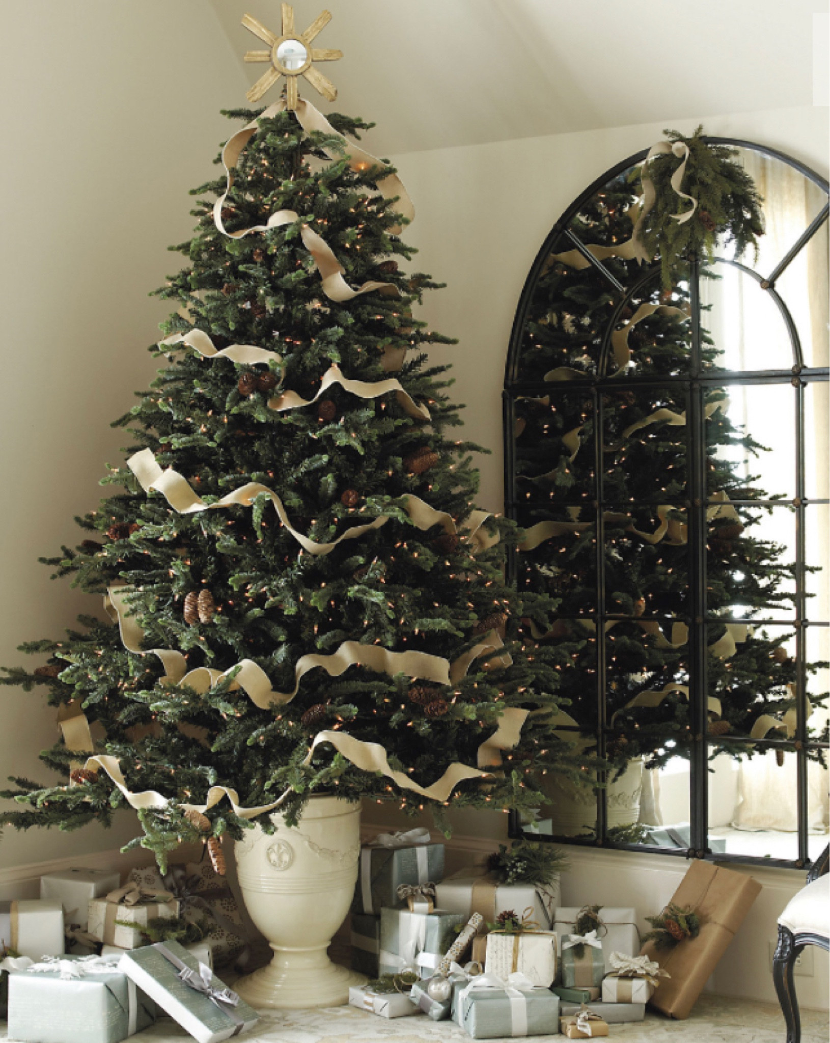 Christmas tree stand , Christmas tree