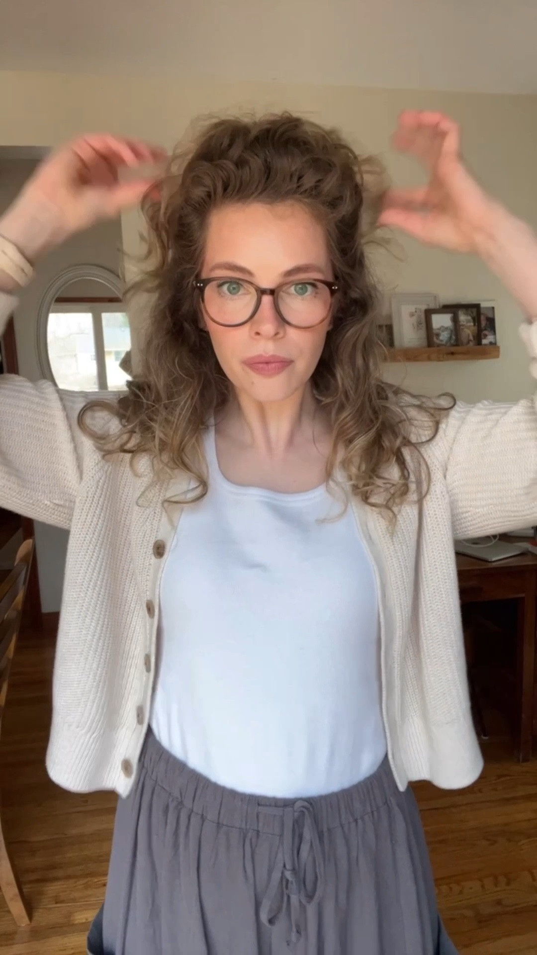 Outfit of the day! Still sick but doesn’t mean I gotta look sick 😂

This cardigan from Old Navy is DA BOMB 😍😍😍

These pants from Amazon are so comfy! Perfect for a growing belly or a belly that just doesn’t want to be squished! lol 😂 

Size medium in tank top and pants. Size small in cardigan. 