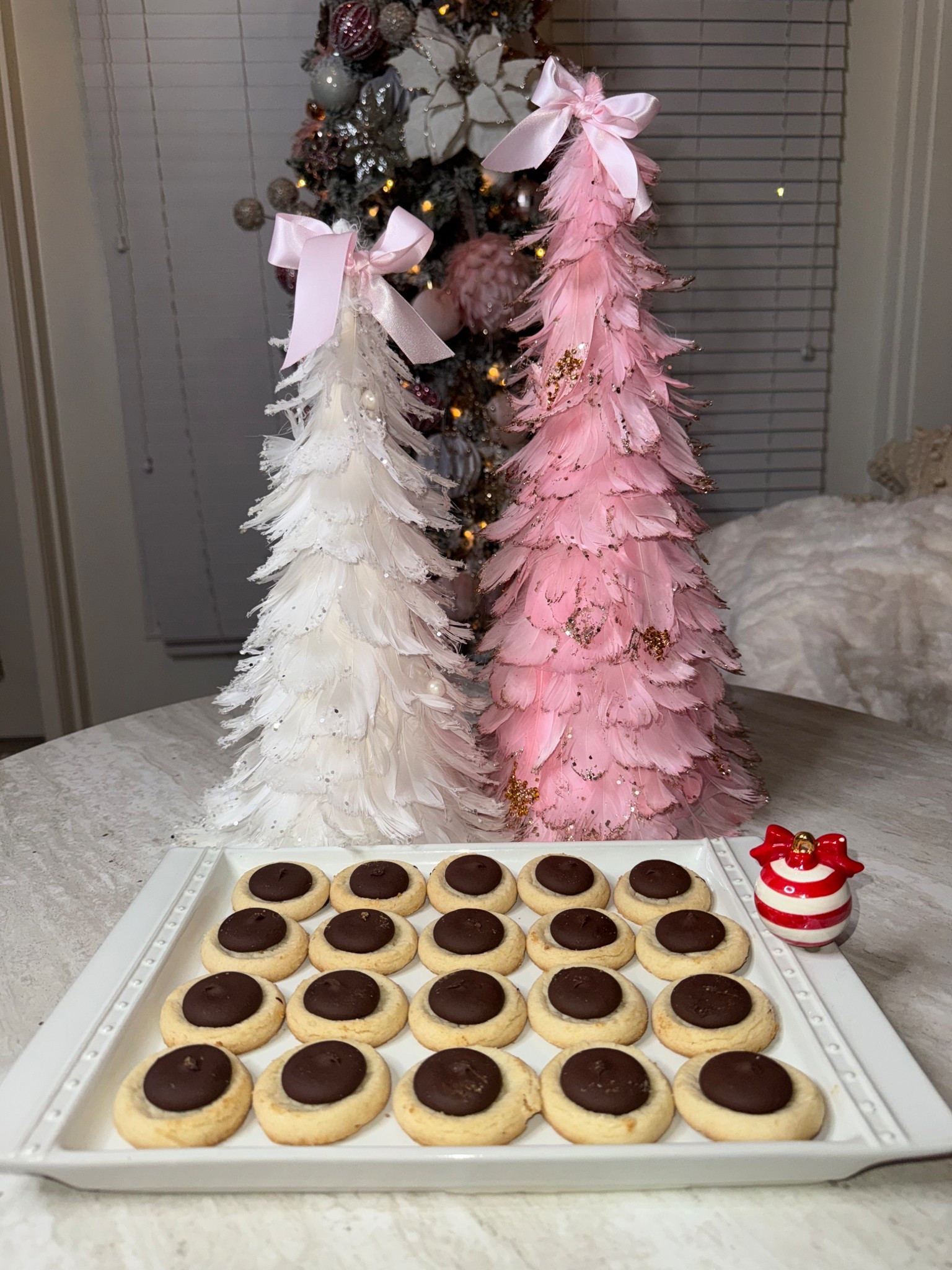 Christmas cookie exchange, but I had to bring them on an adorable serving plate that has interchangeable inserts for all the different holidays, seasons and occasions 🍪🎄✨  

#LTKdayinmylife #LTKHoliday #LTKfoodie