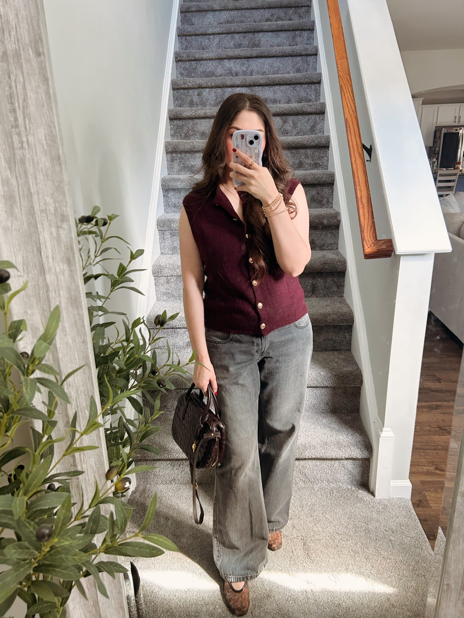 Burgundy vest
Black washed denim baggy jeans
Leopard Flats
Burgundy bag

#LTKFindsUnder50 #LTKStyleTip #LTKSeasonal