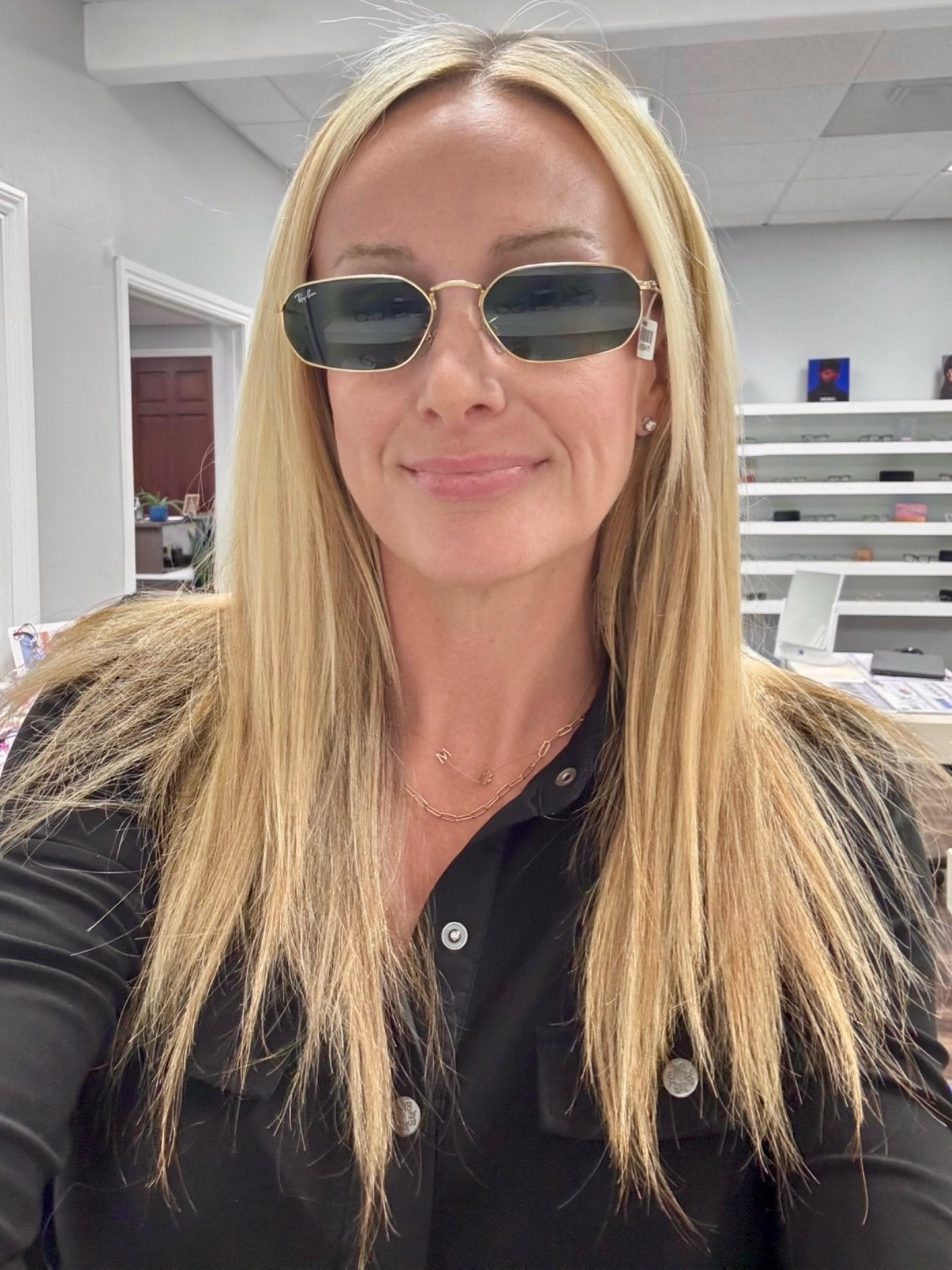 2026 Sunglass Trends: 90’s thin metal sunglasses

Eyewear trends

#LTKOver40 #LTKmomlife #LTKootd