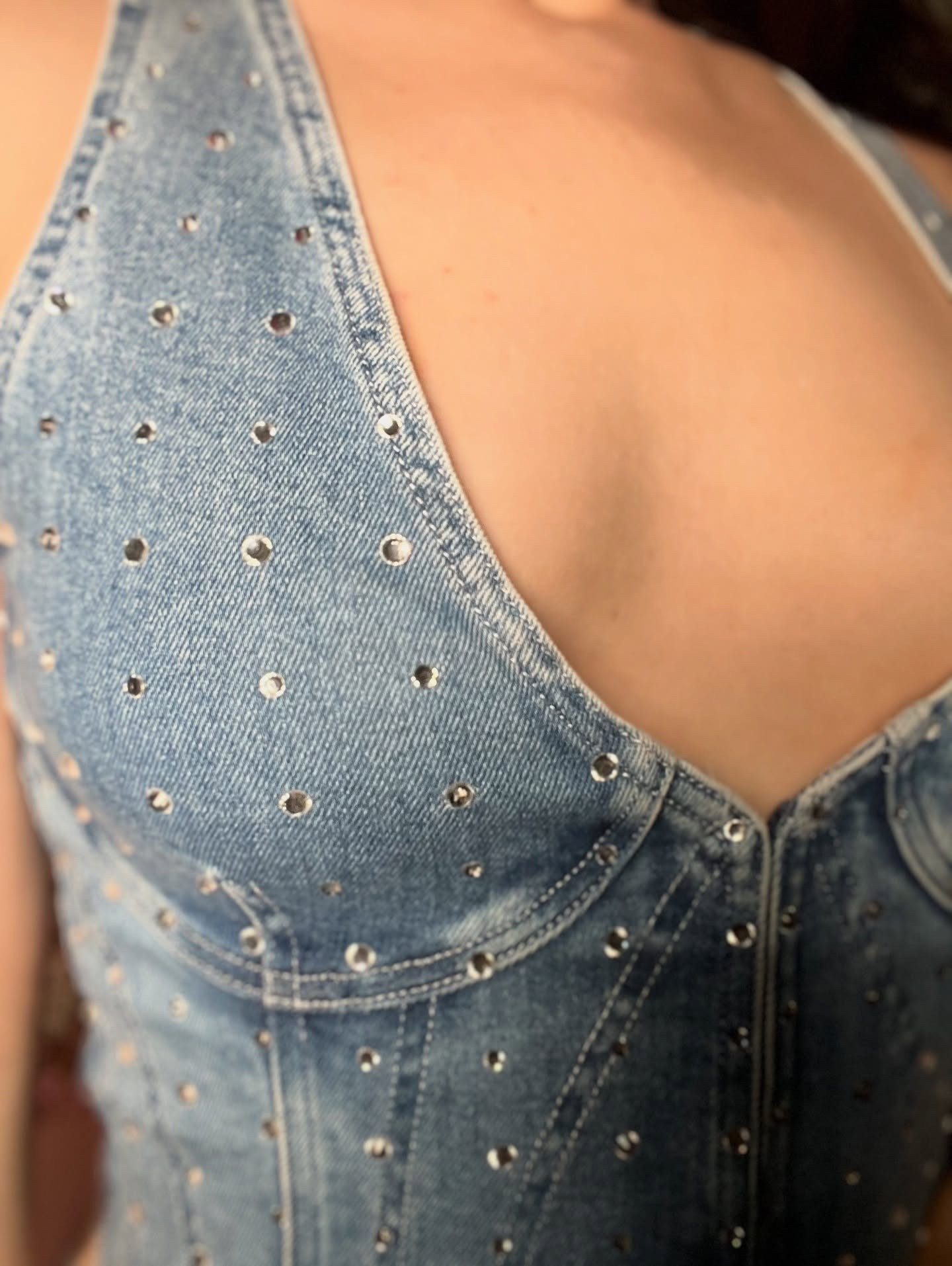 another moment for this vest please ✨ because she’s giving backwoods barbie energy and i’m so here for it

denim, dolly, and a little sparkle — the ultimate combo 💙

#thebananniediaries #thebananniediariesbyannie #dollyparton #backwoodsbarbie #denimvest #ootdinspo #denimstyle #millennialstyle #countryglam #retroinspired #southernstyle #sparkleandshine #feminineaesthetic #vintagevibes @goodamerican @dollyparton 

tags: dolly parton inspired outfit, denim vest styling, backwoods barbie aesthetic, country glam fashion, retro style inspiration, classic denim outfit ideas, confident women fashion, chic country look, feminine fashion inspiration, outfit ideas for music lovers, timeless denim pieces, trendy retro fashion, millennial fashion creator, western inspired outfit, everyday glam style