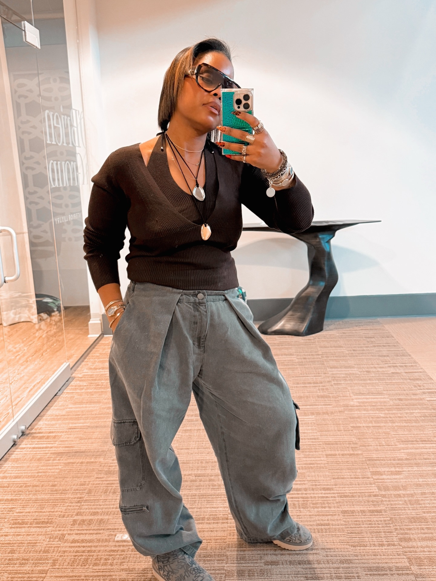 Hey boo!! Just a simple lewk, but love the color combo! Easy workwear lewk! What y’all think?!

I love this @heartloom top! The layering is so good!!