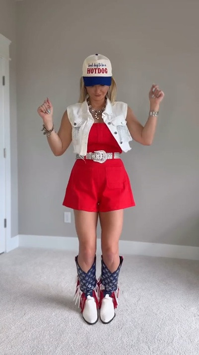 Remembering and honoring our heroes this weekend 🇺🇸 Home of the free, because of the brave! 🫶🏼 

Drop “hero” for my outfit 🔗 from @willowchicboutique ❤️ code “AMBERM20” 

#memorialdayweekend #memorialdaysale #westernfashion #westernstyle #westernwear western fashion / cowgirl style / American outfit / red white and blue / memorial day outfit / outfit inspo