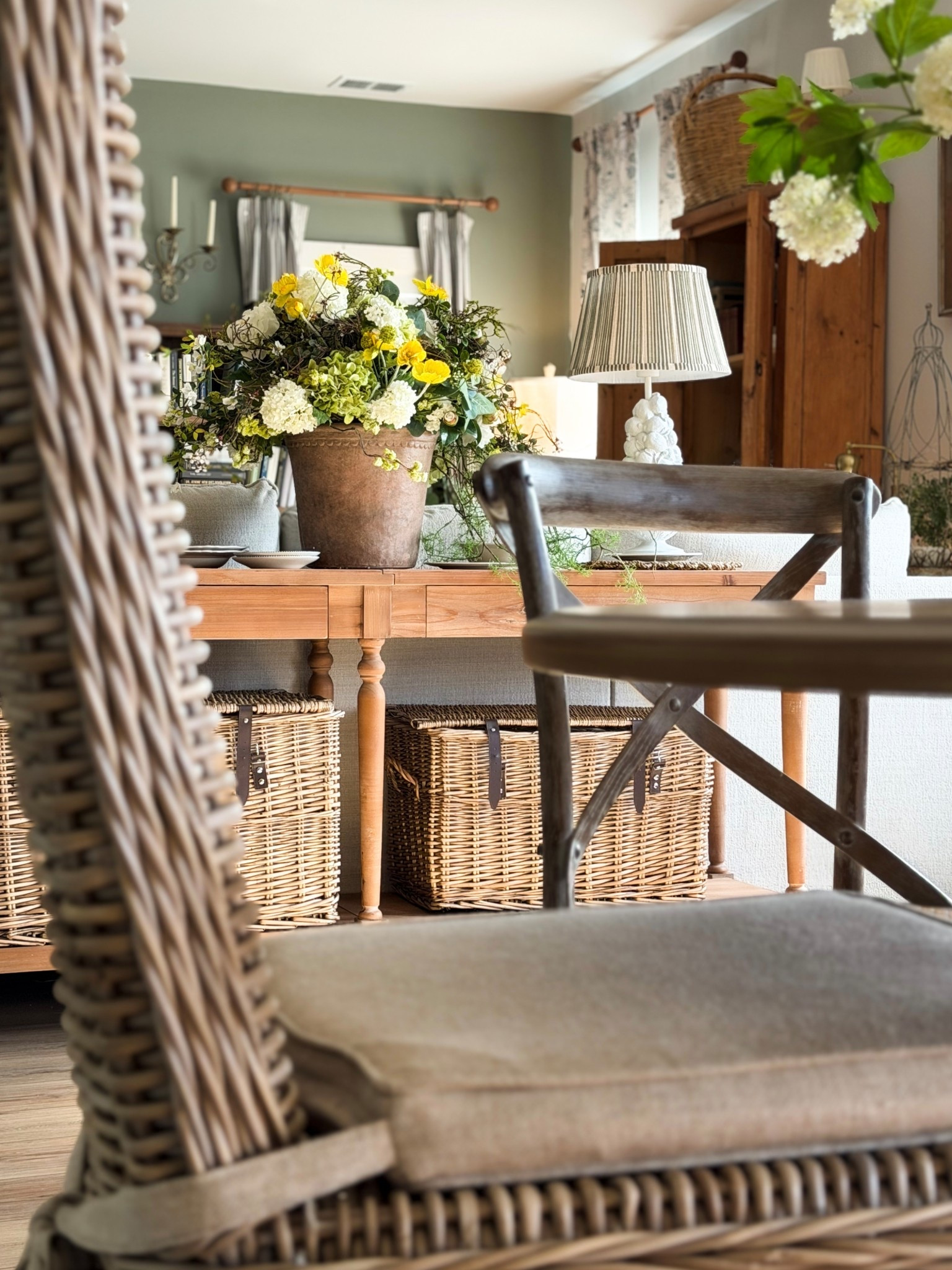 A beautiful early spring cottage view.

#LTKHome #LTKSeasonal