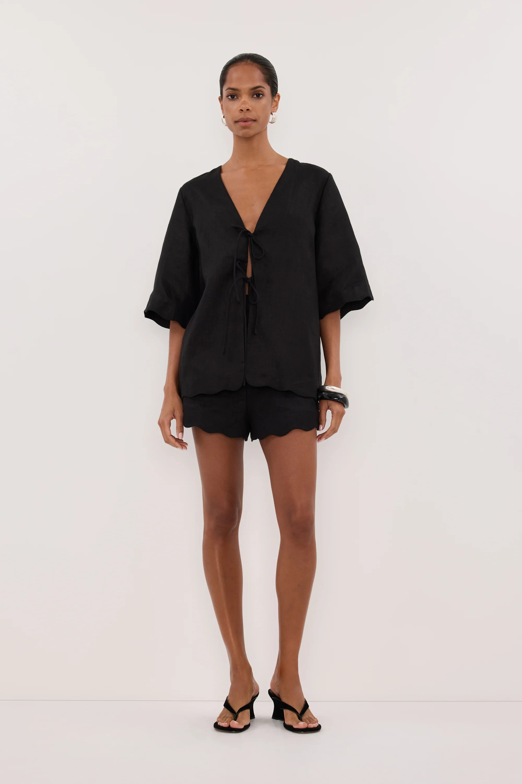 LELA BLACK LINEN SHORT | DISSH