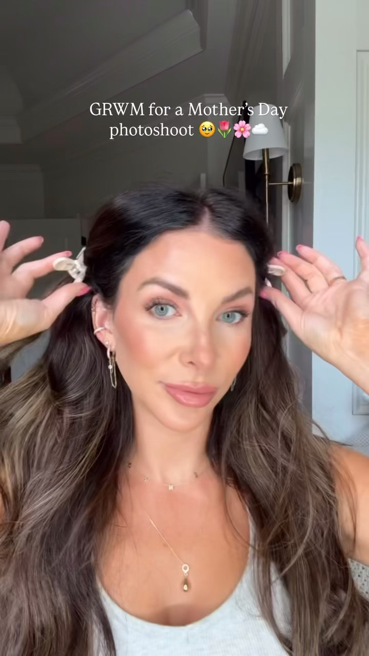 Mother’s Day photoshoot glam details 

FF in shade 4
Limitless Brown for eyes 
Wherever walnut for lips 
Lipstick shade Sam 

DM for bronzing pearls! 💕