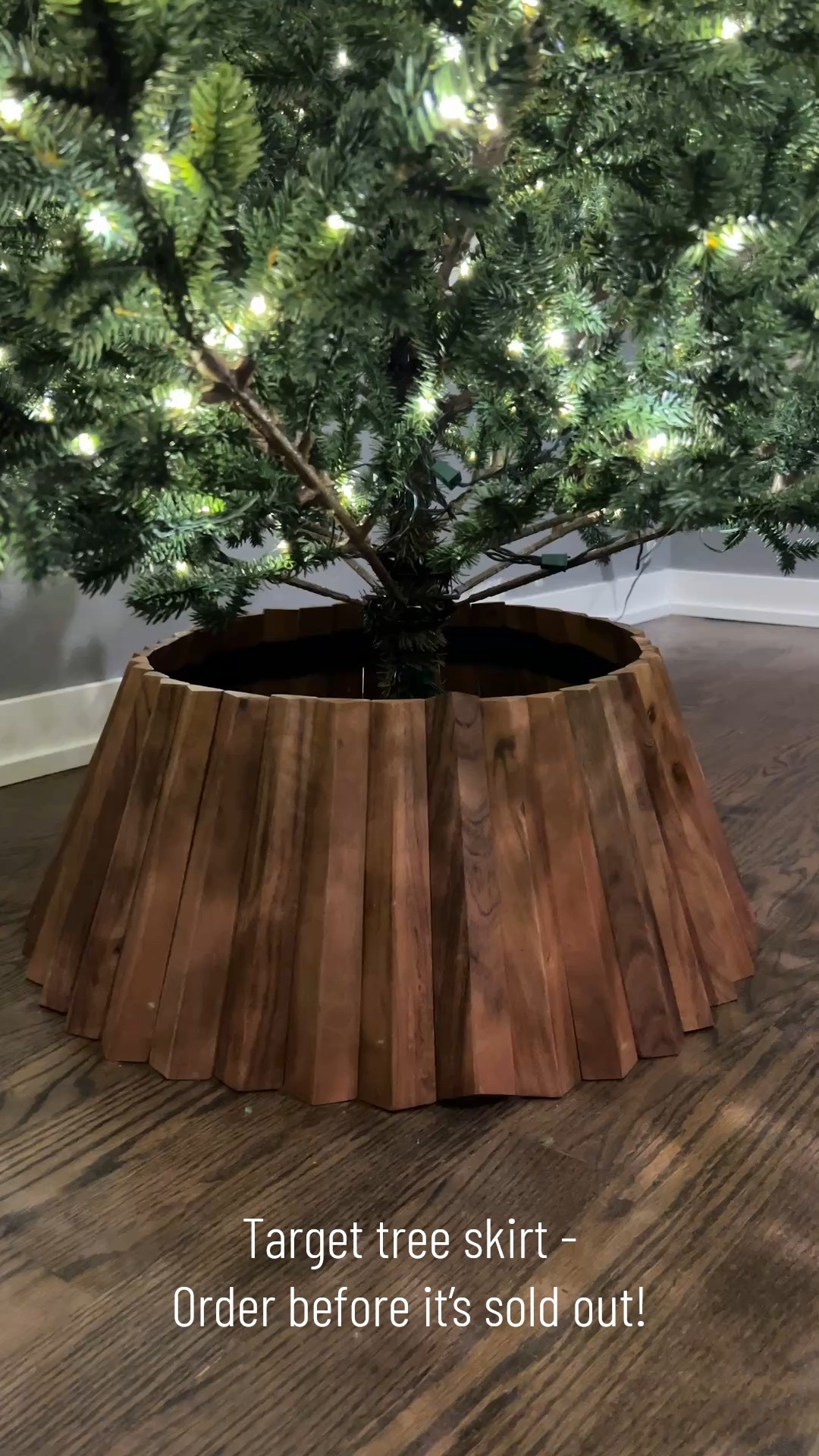 This Christmas tree skirt is giving all the right vibes. Love that it rolls up for storage and is real wood! Grab it before it’s sold out! 

#LTKHome #LTKFindsUnder100 #LTKHoliday