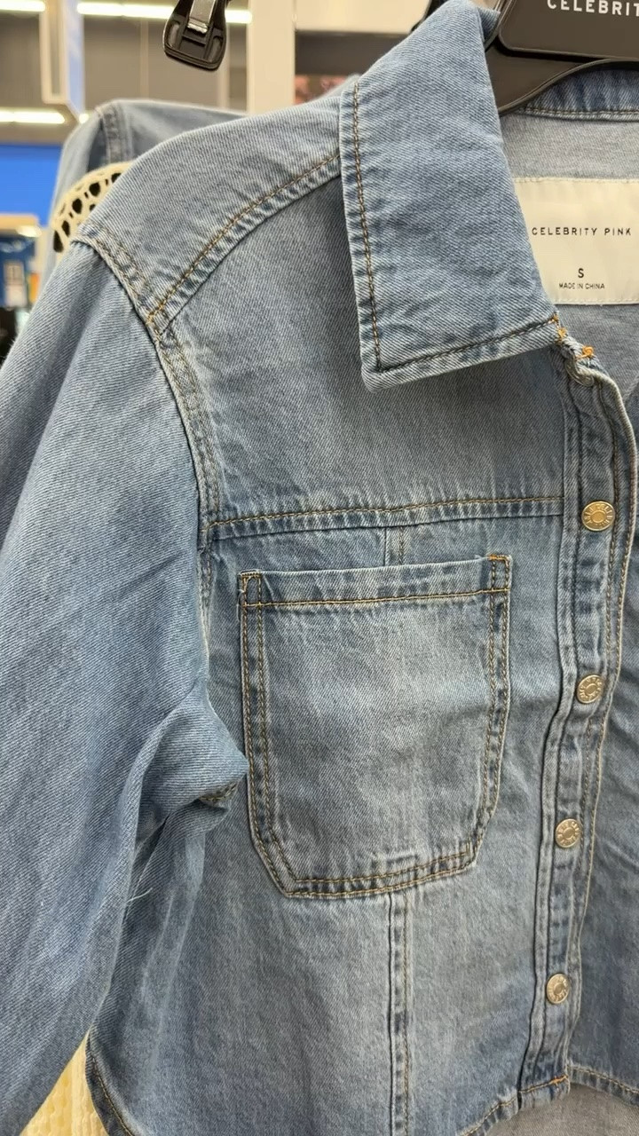 Walmart did GOOD with this one 👏🏻 This cropped denim shirt is giving Madewell without the Madewell price tag!! Such an easy little layer to throw on with basically anything. 🫶🏼

#WalmartFinds #WalmartFashion #LookForLess #MadewellInspired #AffordableFashion #LTKStyle