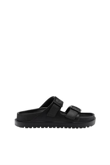 SANDALEN MIT SCHNALLEN UND GUMMIERTEM FINISH. | PULL and BEAR DE