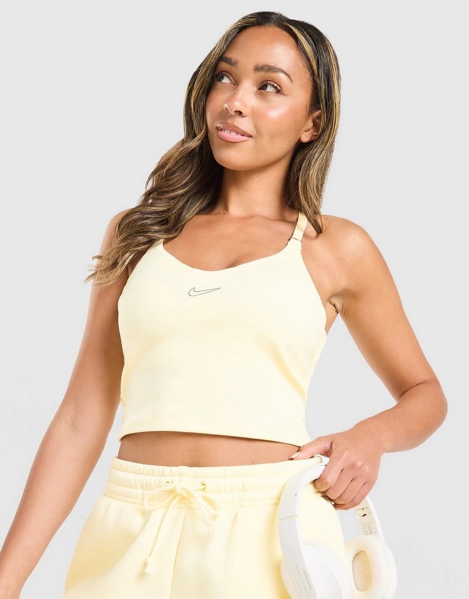 The perfect butter yellow top for summer ✨✨✨ #jdsports #nike #butteryellow

#LTKsummer