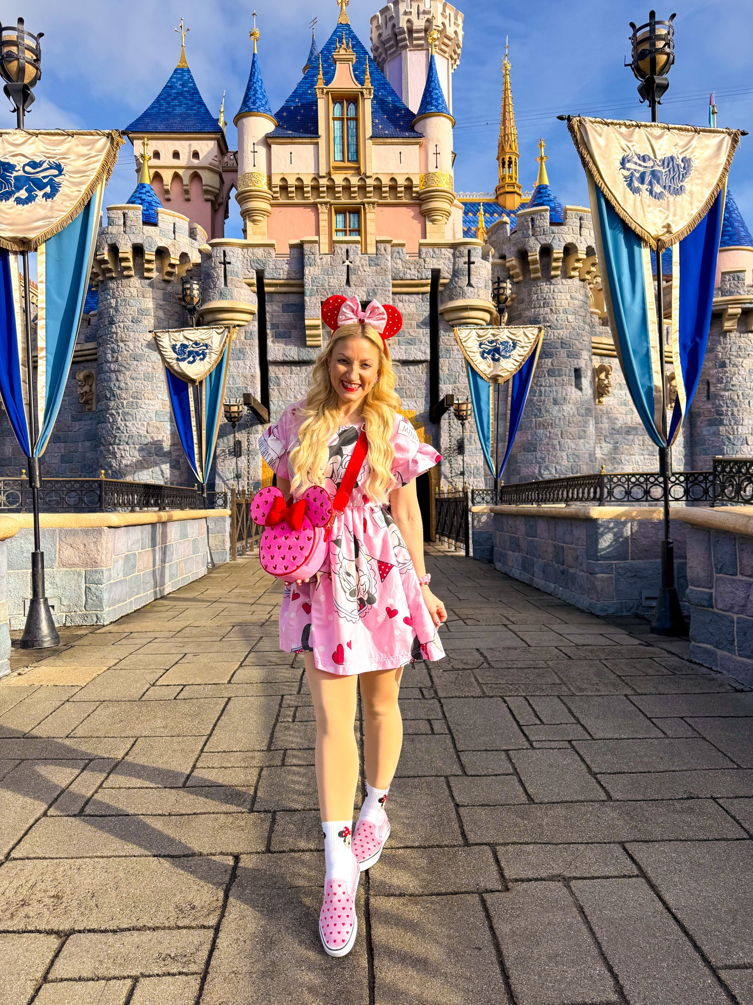 Pink Red Hearts Valentines Castle Looks 🩷❤️
I will be selling smock dresses (I have 1 of this design available) at the end of Feb! 
Ears are my small biz..
https://earseverafter.com/products/pink-red-pearl-ears