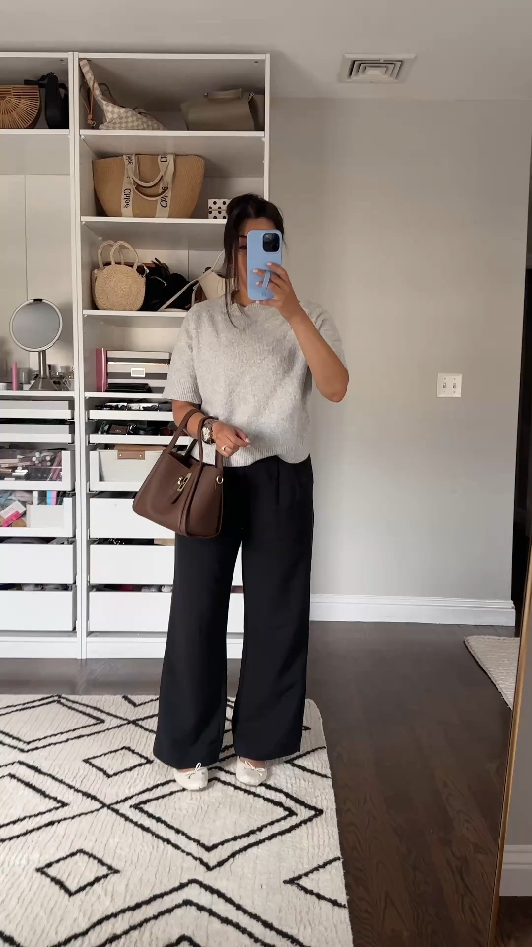 Target officewear for the win 🩶



Target finds, short sleeve sweater, grey short sleeve sweater, fall transition outfit, summer to fall look, fall officewear, petite workwear, petite work pants, abercrombie, smart casual, business casual

#LTKPetite #LTKWorkwear #LTKFindsUnder50