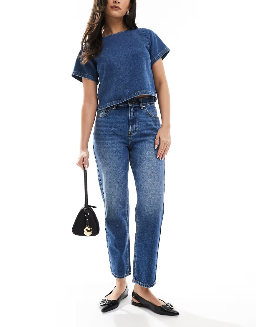 Pull&Bear high rise mom jean in blue | ASOS (Global)