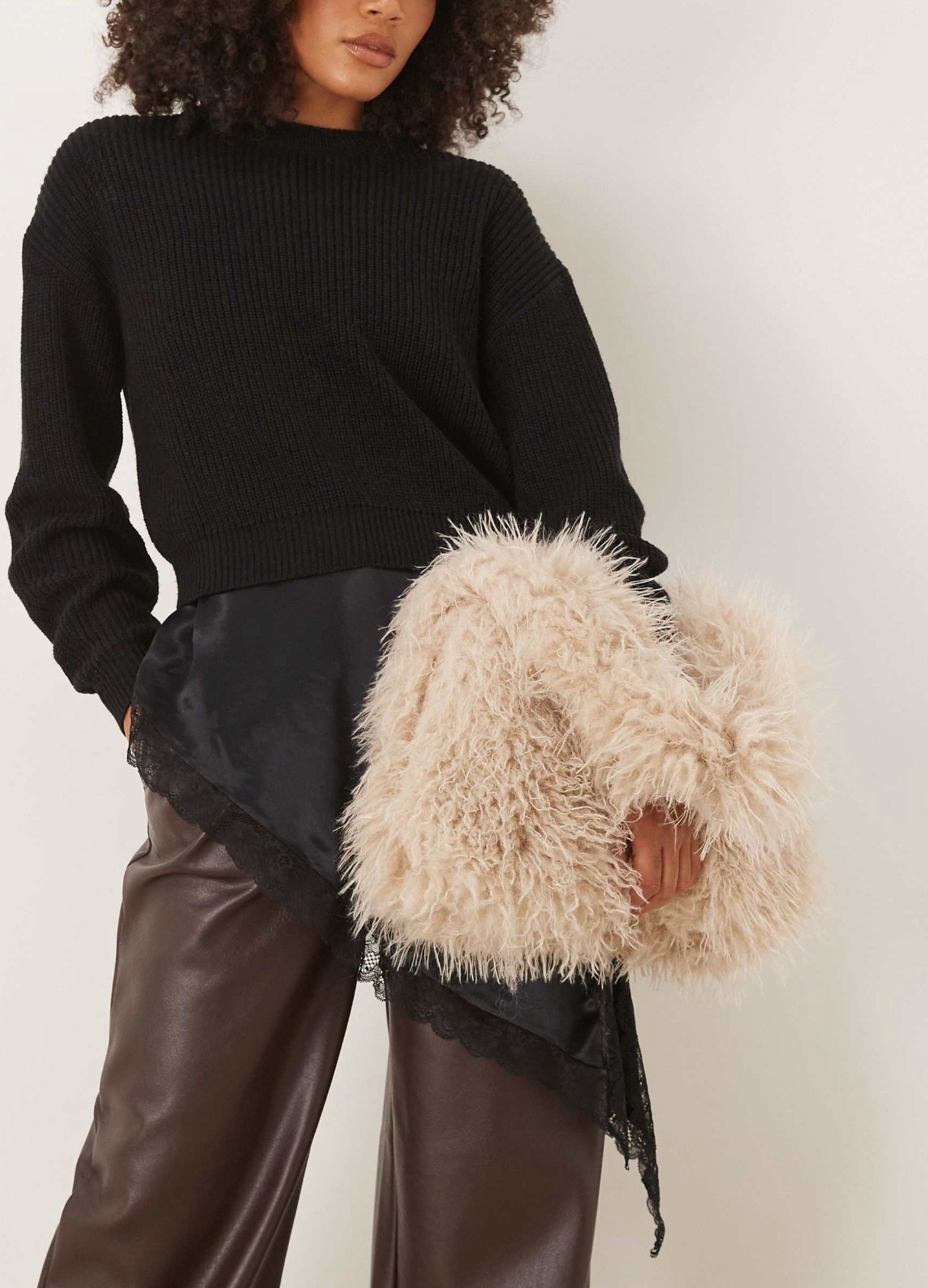 Faux fur tote bag #fashionaccessories #furpurse

#LTKFindsUnder50