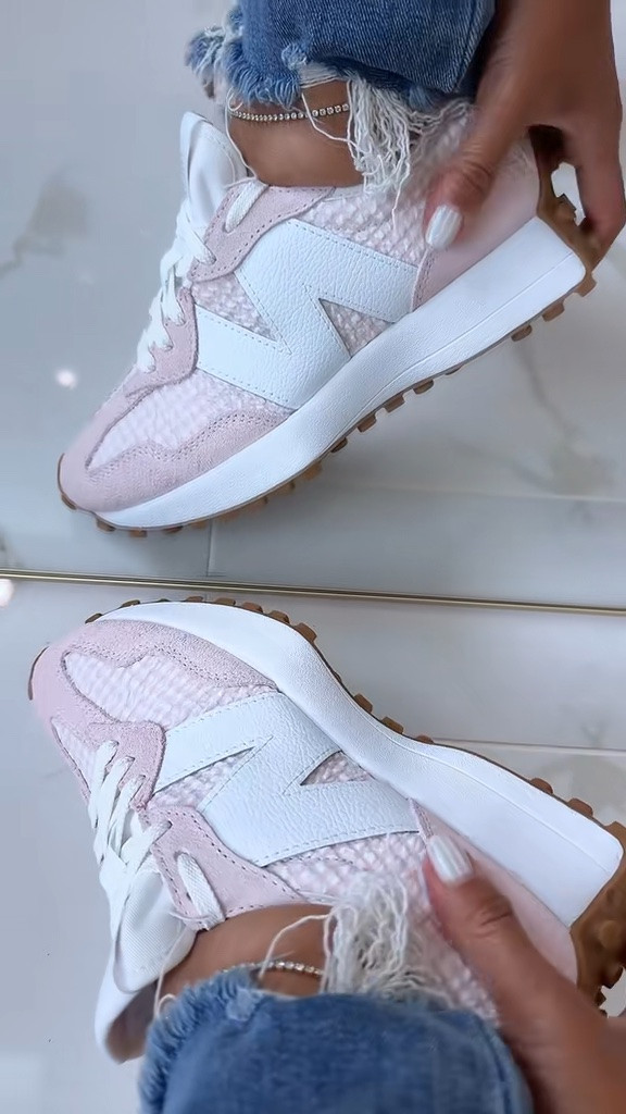 Baby pink gingham New Balance 327 are BACK IN STOCK!! 

#ginghamnewbalance #newbalance #newbalance327 #runningshoes