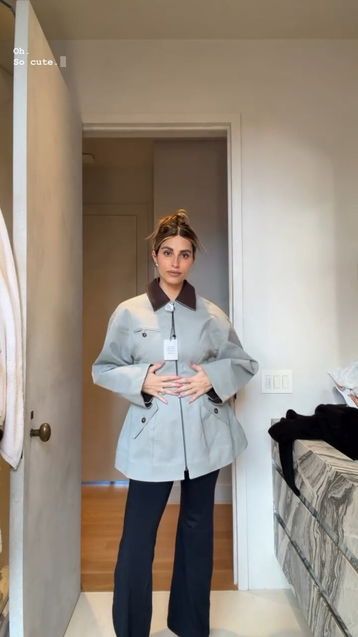 Such a flattering fit!! Love this Helsa coat. Wearing size XS