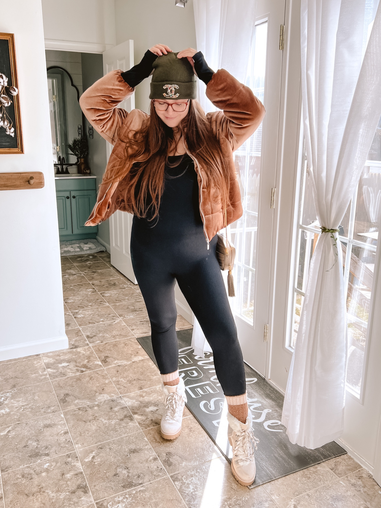 Jumpsuit perfect for travel

Jumpsuit
Travel outfit
Winter outfit
Winter outfits
Winter style
Jumpsuit outfit
Winter boots

#LTKtravel 

#LTKFind #LTKSeasonal #LTKunder50