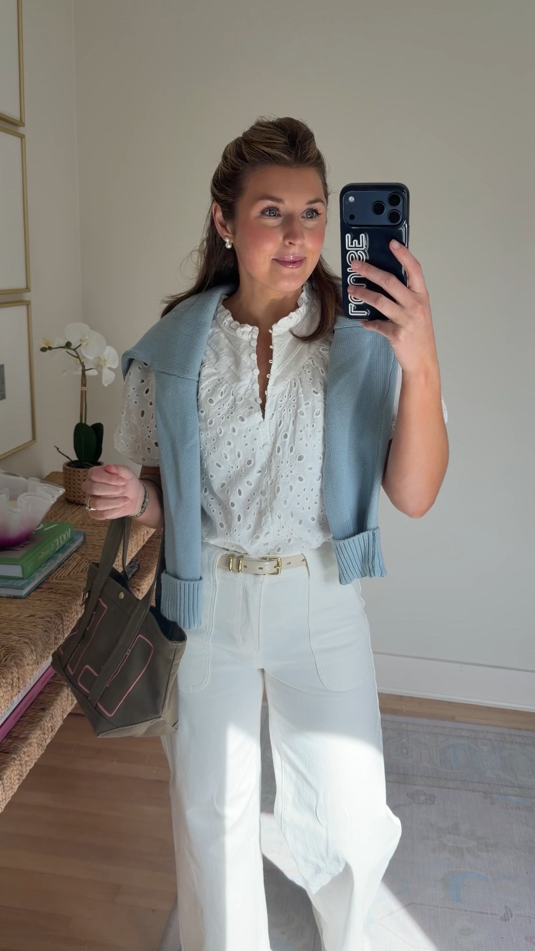 OOTD today! Wearing a S in top and 4 in jeans 