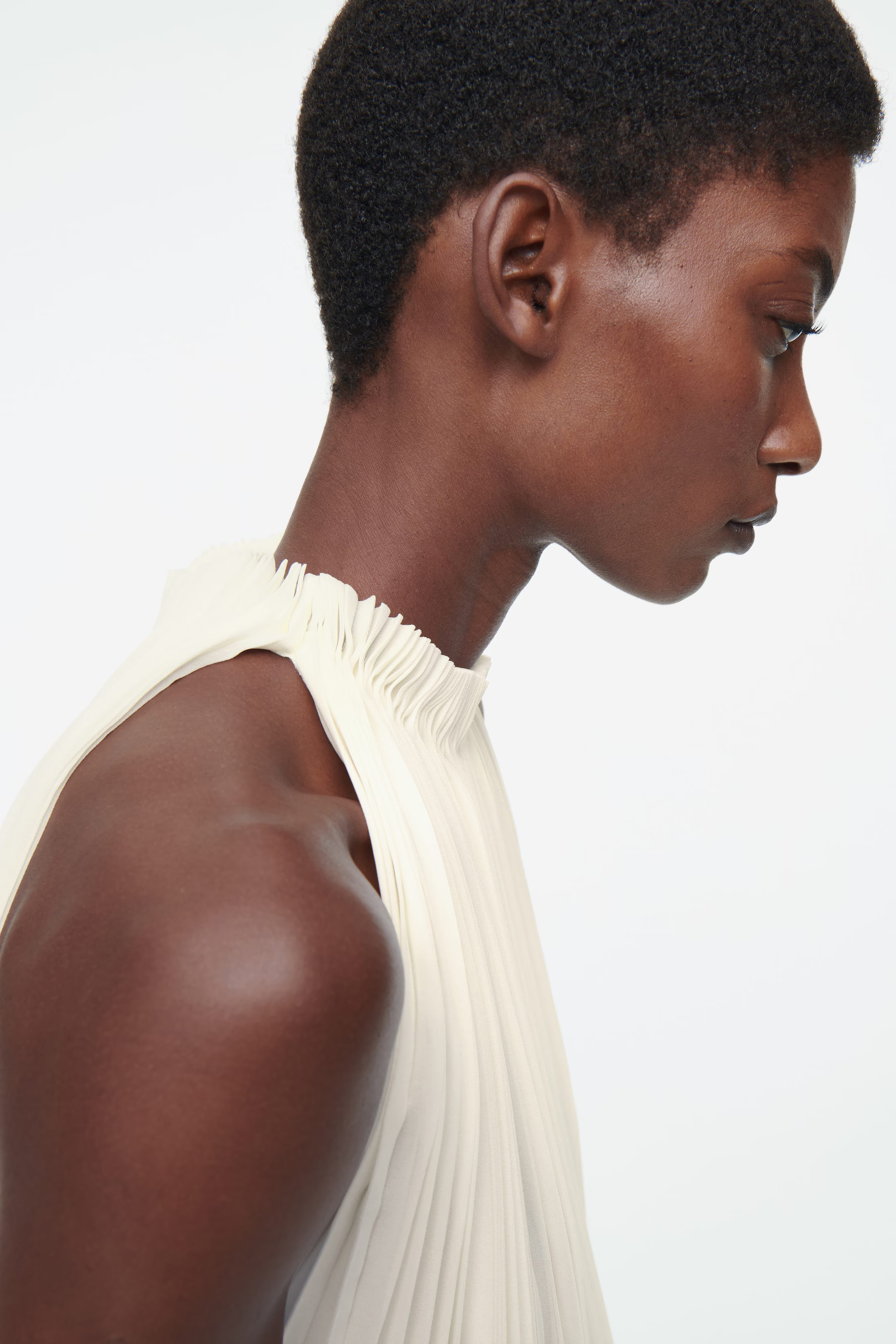 PLISSÉ HALTERNECK MAXI DRESS - CHAMPAGNE / YELLOW | COS (EU)