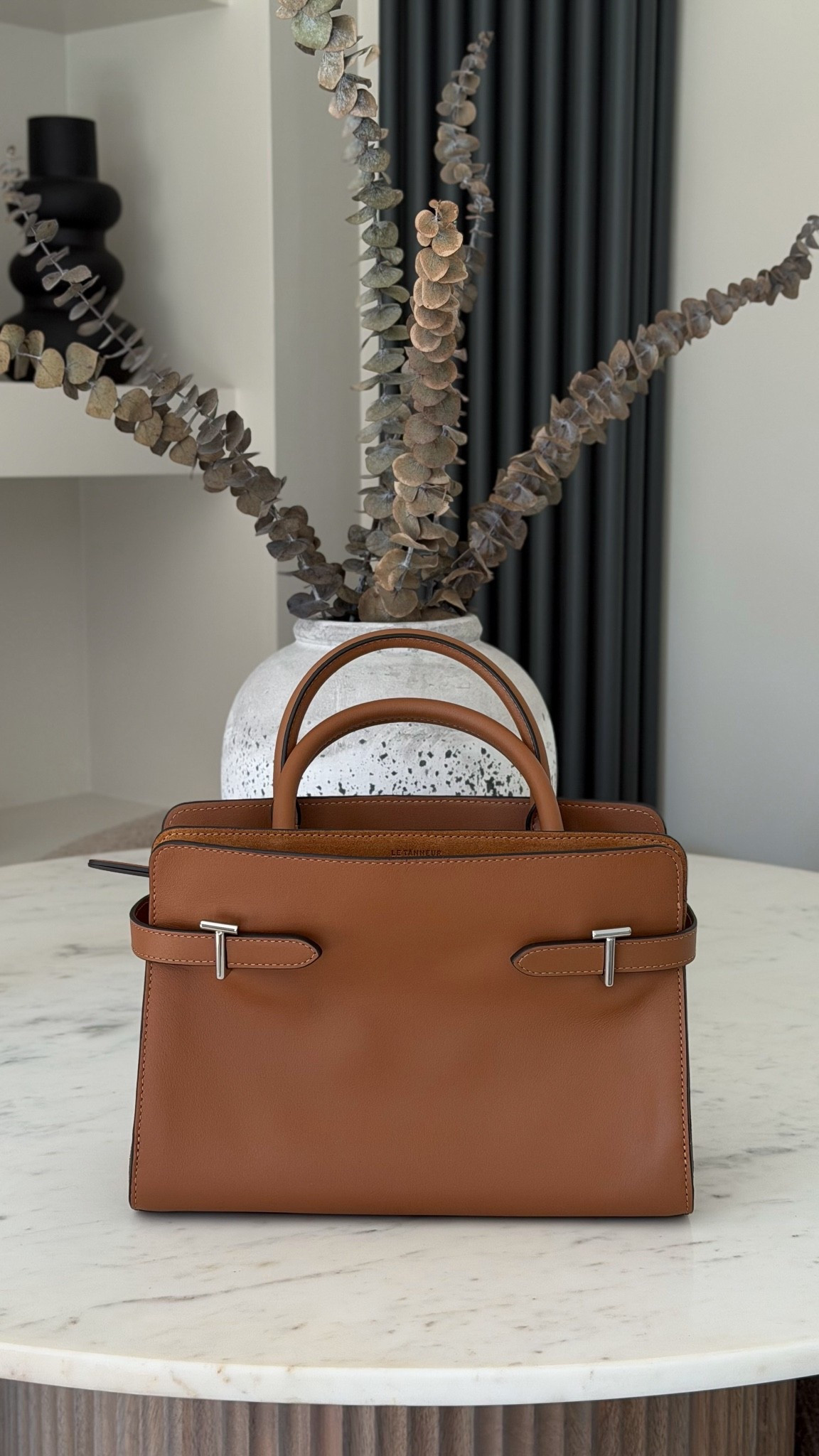 New handbag day is the best day 👜 

Le Tanneur Emie medium top handle bag in tan - which I will also be folding the handles in to use as a clutch bag! I use my black large version lots so getting a tan one was a no brainer 🧠 🤎

#LTKuk #LTKbag #LTKautumn