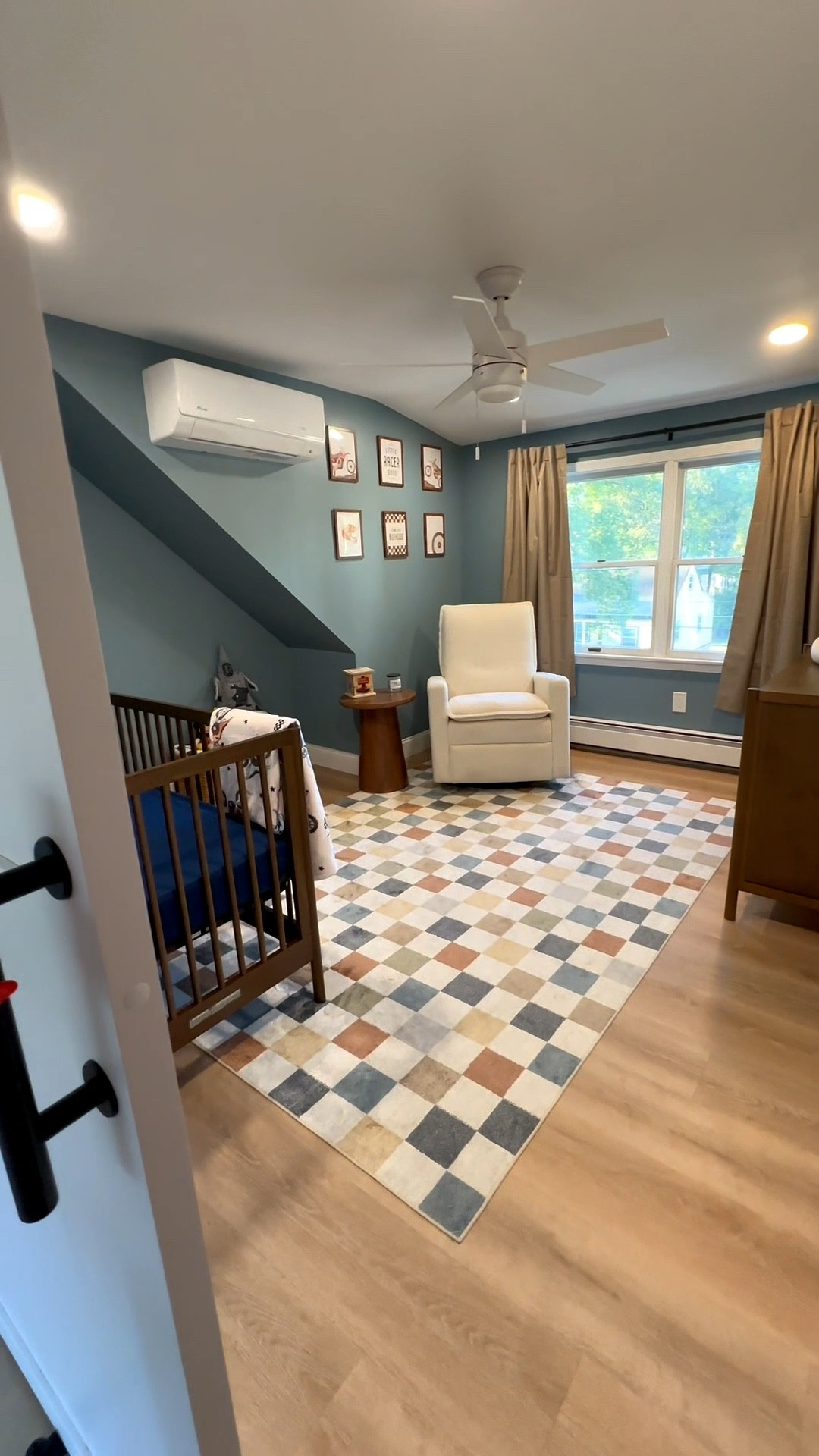 Dirt bike nursery details 🩵🏁

#LTKHome #LTKKids #LTKBaby