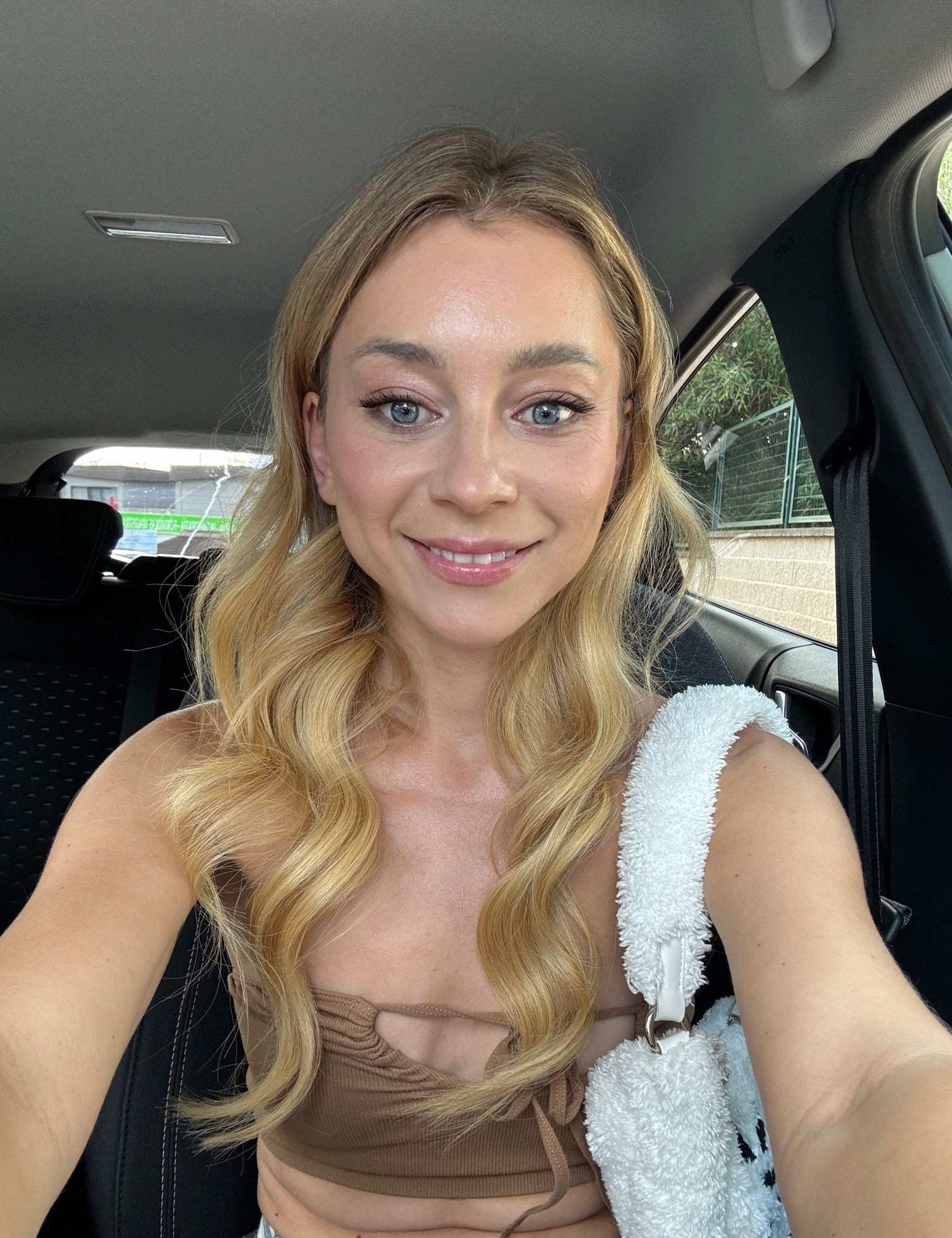 Glowy dewy skin with natural make up 

#LTKBeauty #LTKU #LTKFindsUnder50