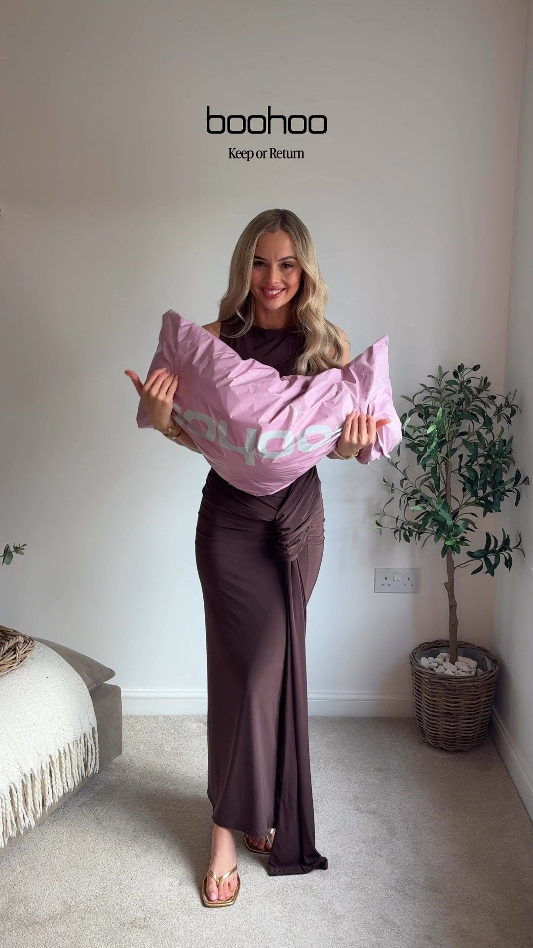 Boohoo : keep or return 🛒 

Holiday brunch dress co-ord affordable 

#LTKuk #LTKspring